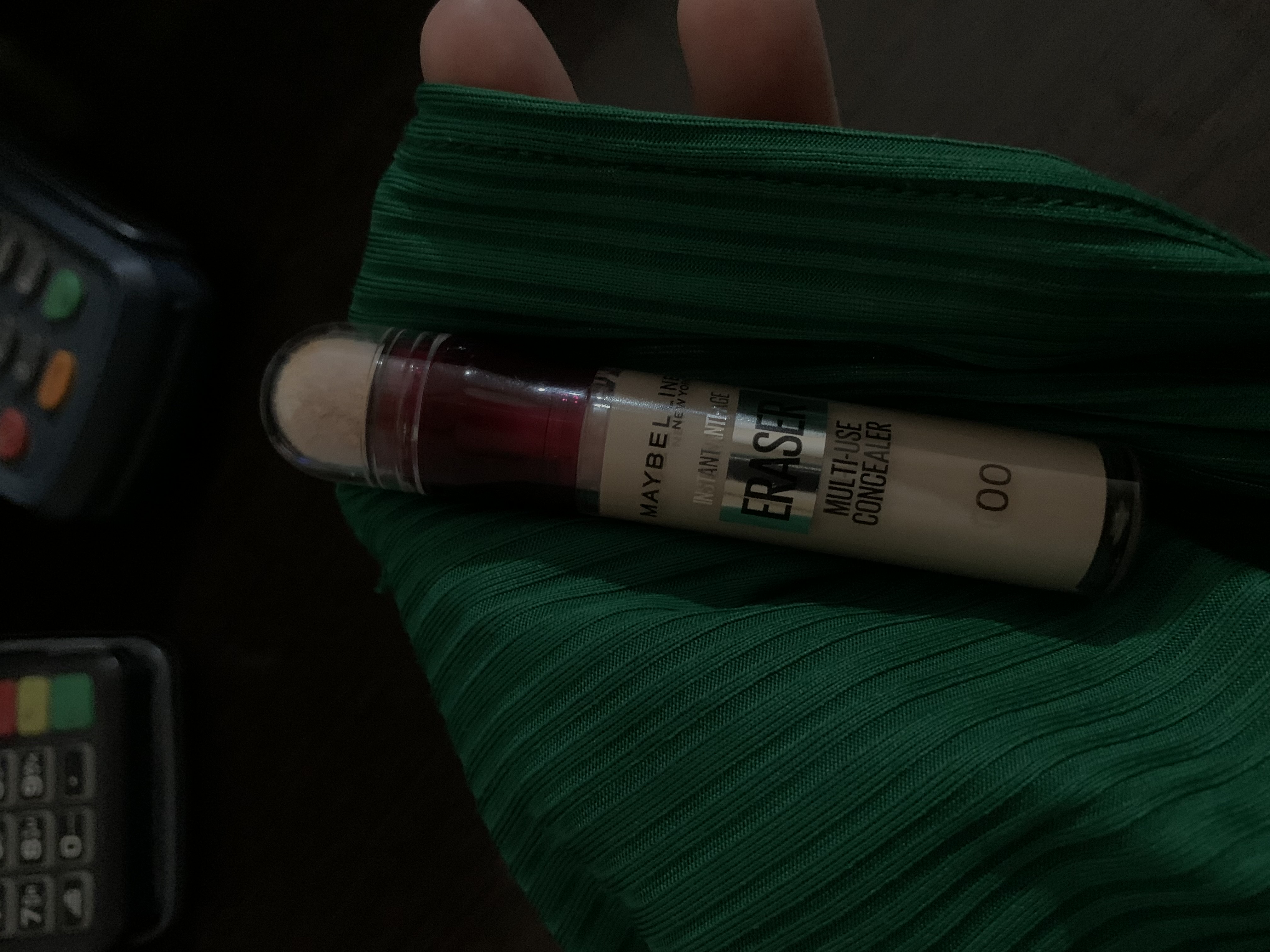 Консилер для кожи вокруг глаз Maybelline New York Eraser Eye, оттенок 00 Слоновая кость