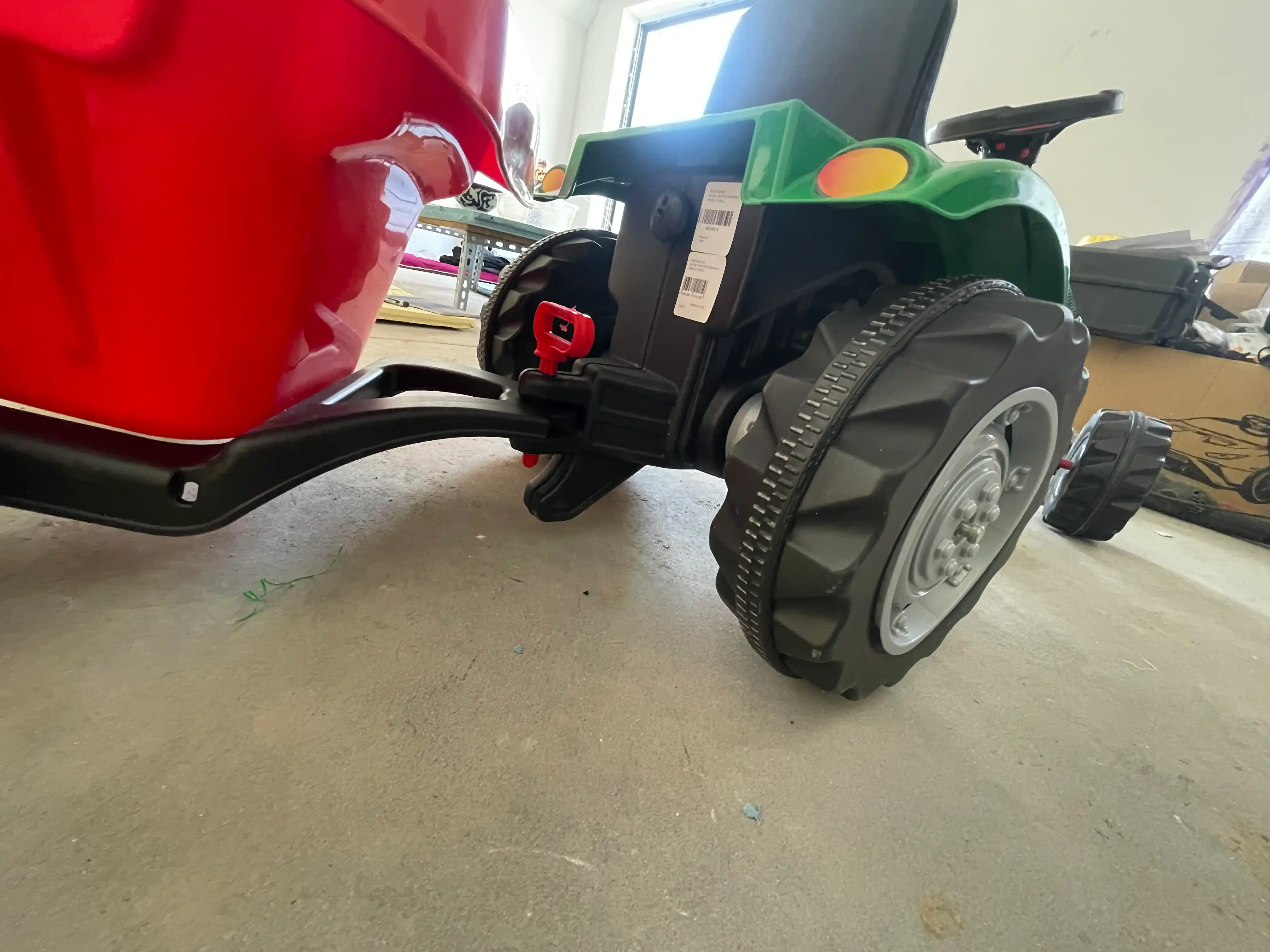 Pilsan pedal mashinasi Traktor, yashil, qizil, 3 yoshdan 8 yoshgacha, 95 * 51 sm, 50 kg gacha