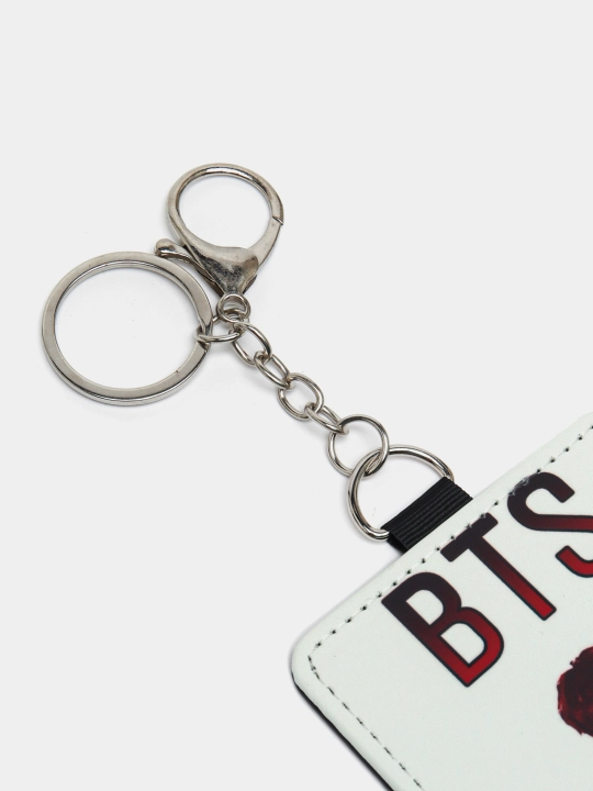 Чехол для проездного и карт представляет собой обложку из высококачественного материалов