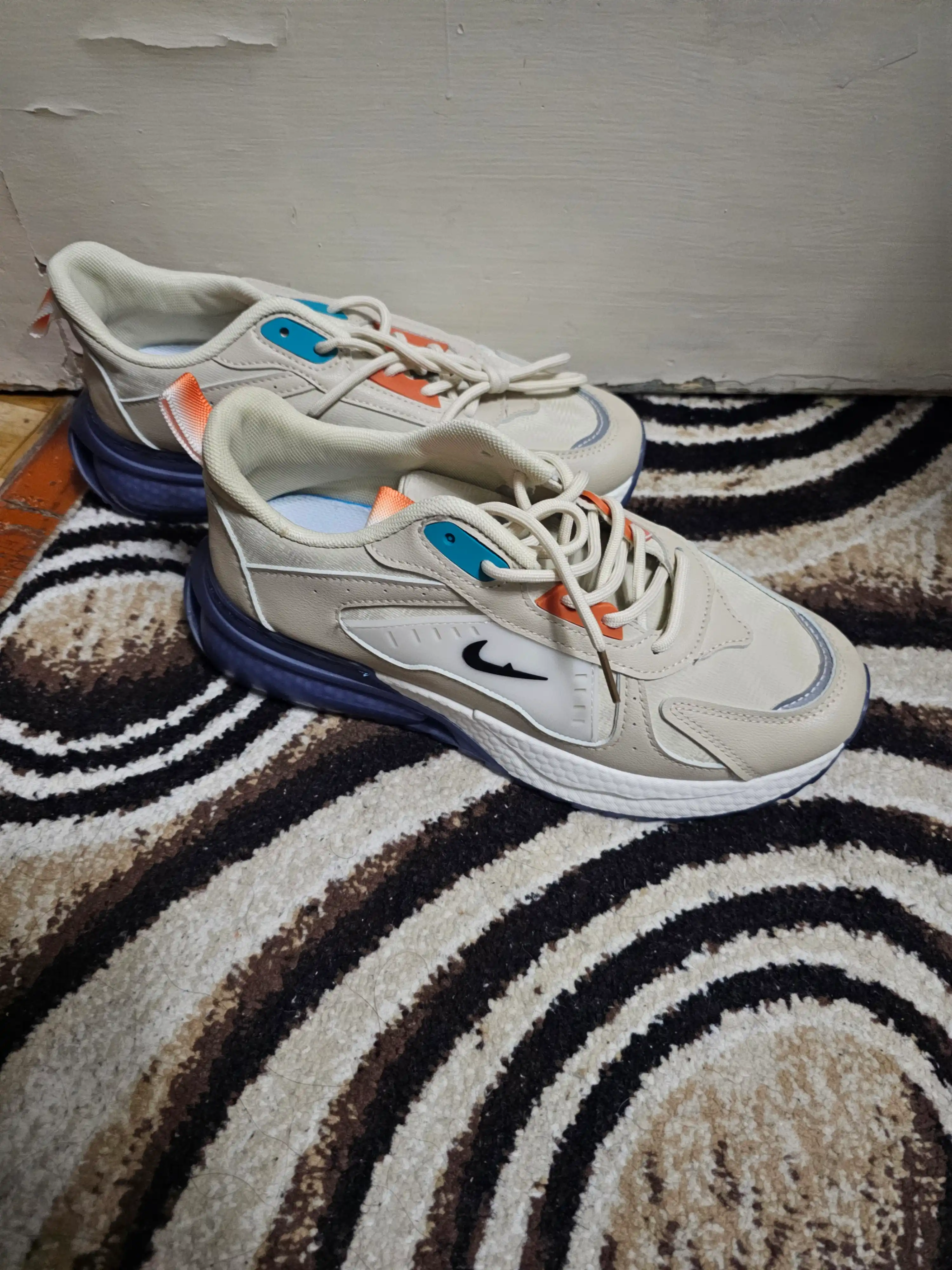 Erkaklar sport krossovkalari, bahor-kuz
