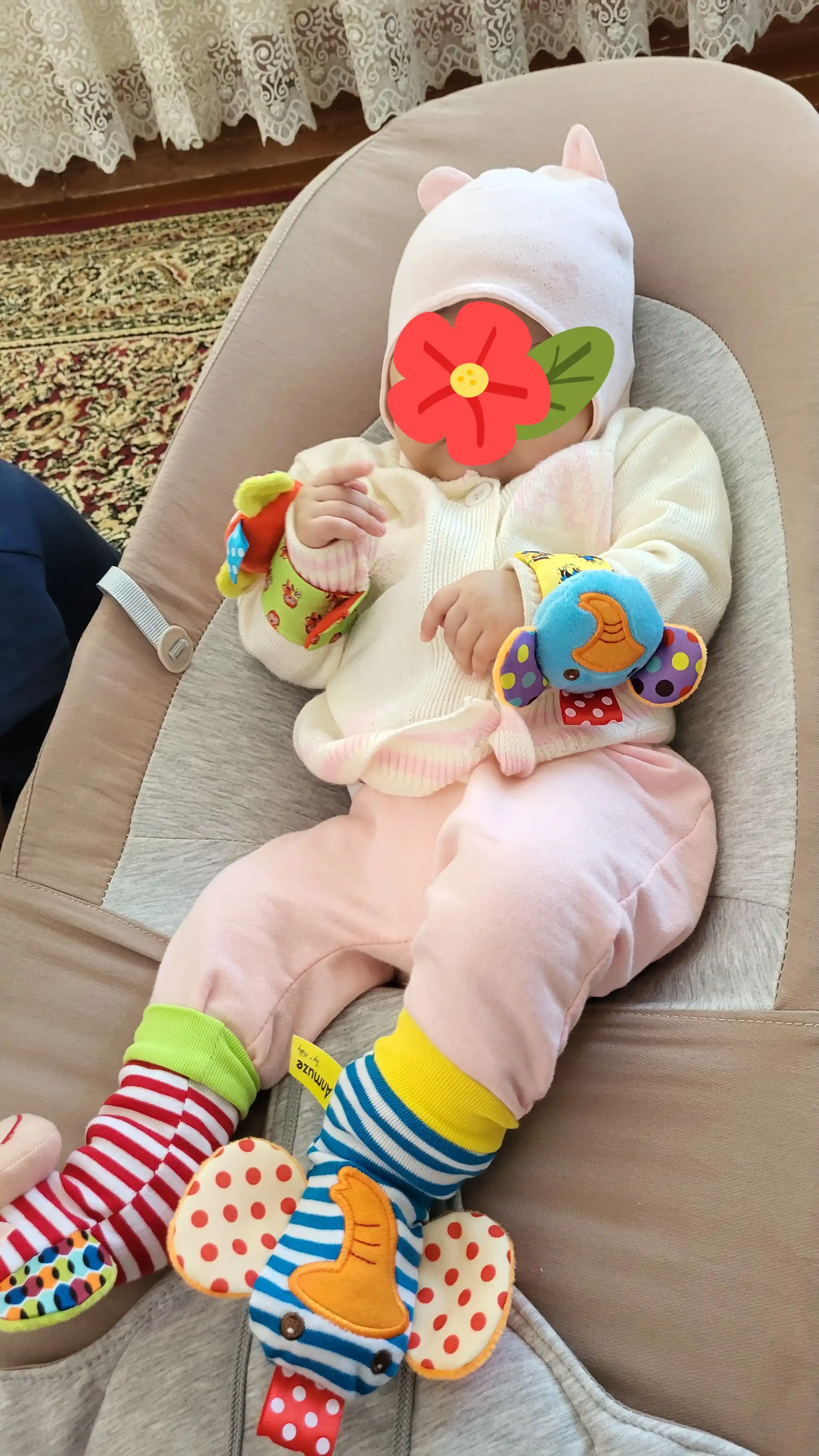 Shaqildoqli paypoqlar "Maymunlar", bilakuzuklar bilan 4 buyum to'plam