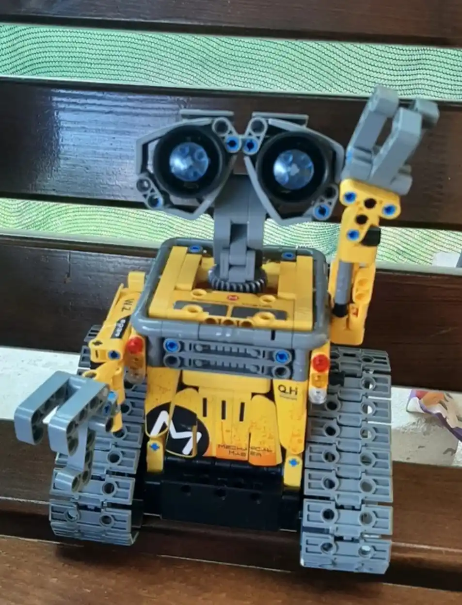 Yoritgichli 3D kosmonavt 3 tasi 1 da rivojlantiruvchi konstruktor, Valli robot