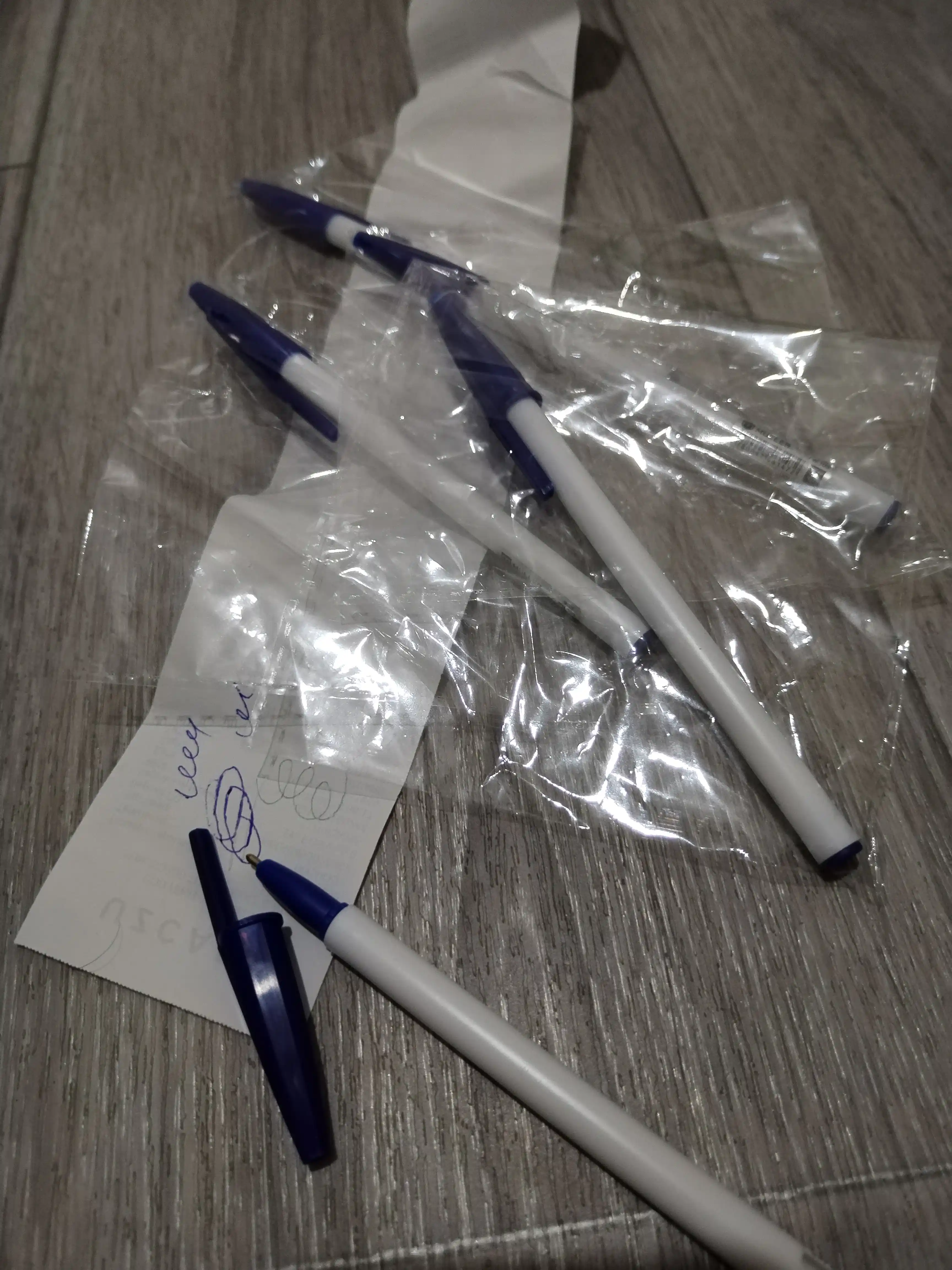 Sharikli ruchka Polo oq, 1 mm, har biri 5 dona