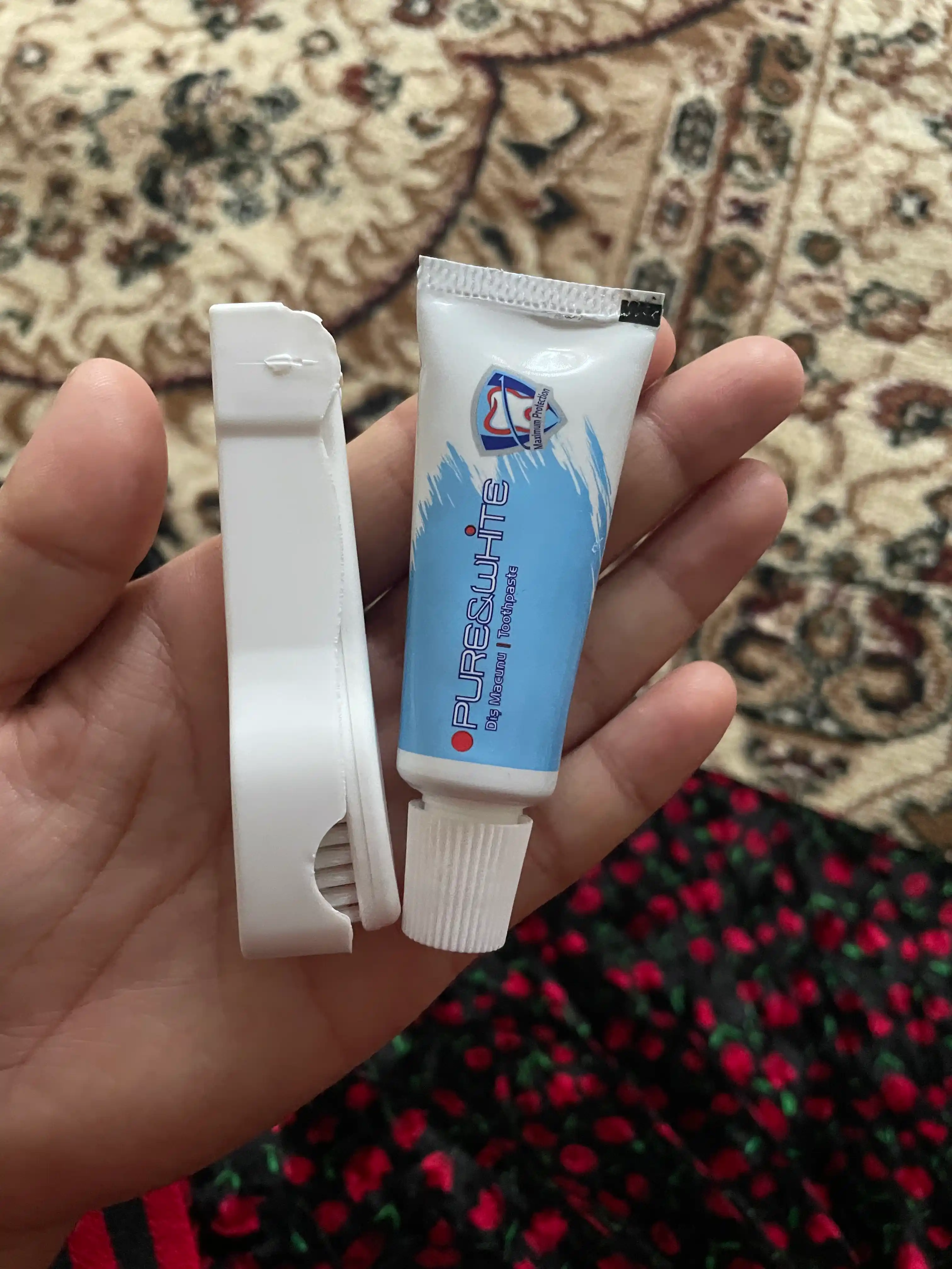 Tish cho'tkasi sayohat uchun tish pastasi 15 ml bilan sovg'a