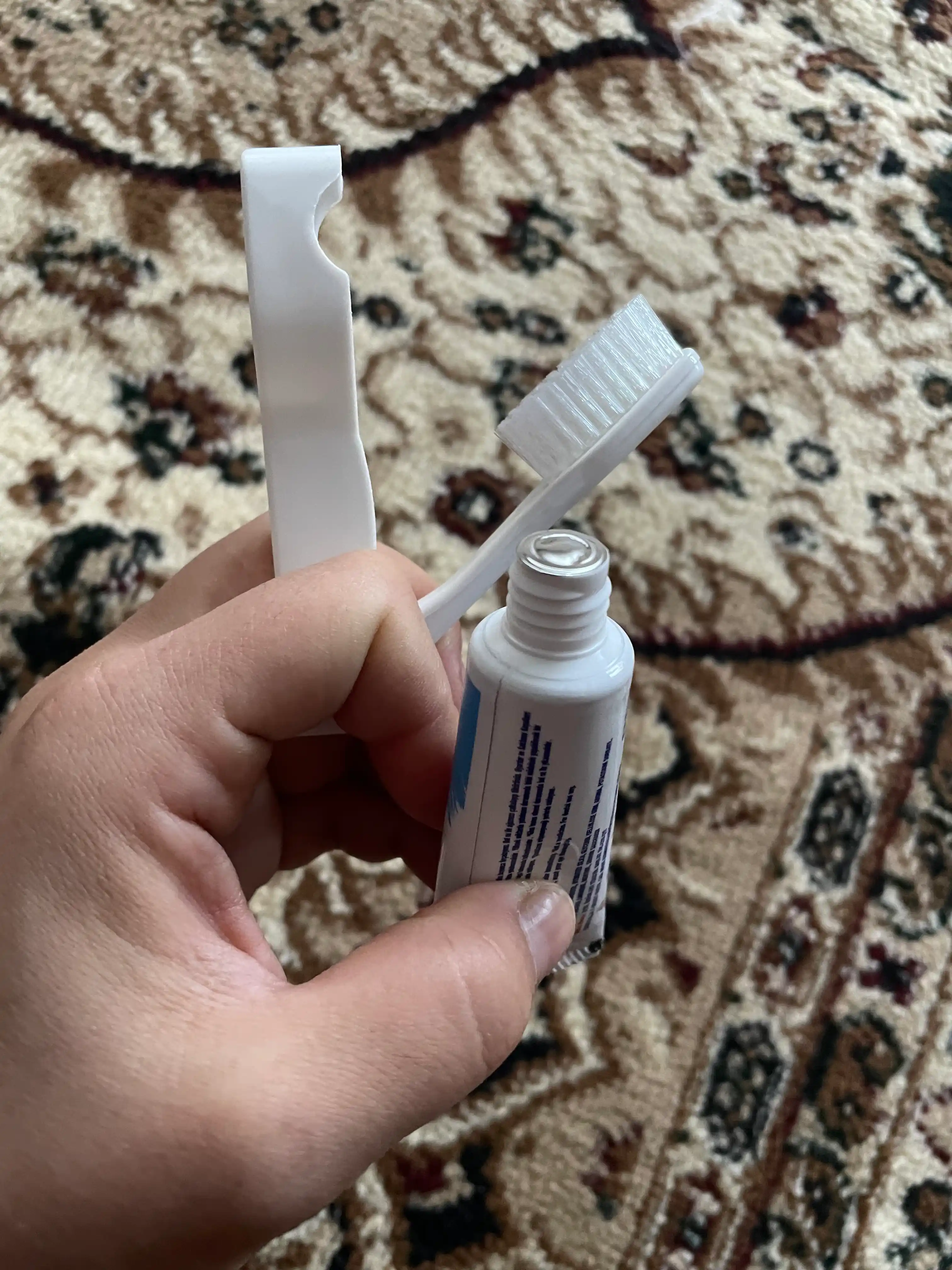Tish cho'tkasi sayohat uchun tish pastasi 15 ml bilan sovg'a