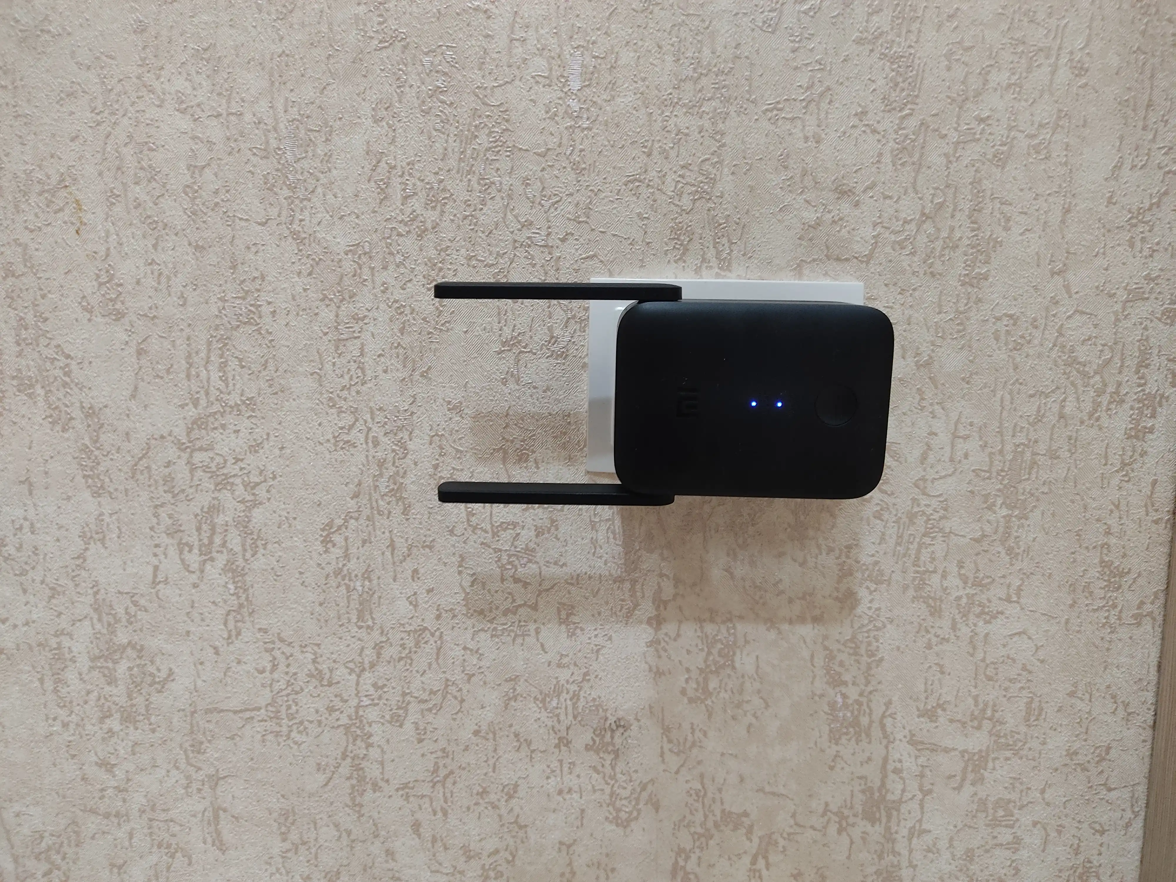 Simsiz Wi-Fi signal kuchaytirgichi Xiaomi Mi Range Extender AC1200, repiter ( GLOBAL )