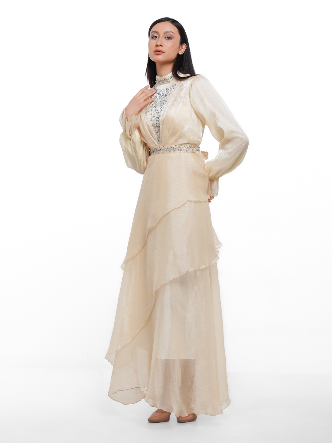 Kechki liboslardagi yalangoch ayollar Kechki liboslardagi yalangoch ayollar