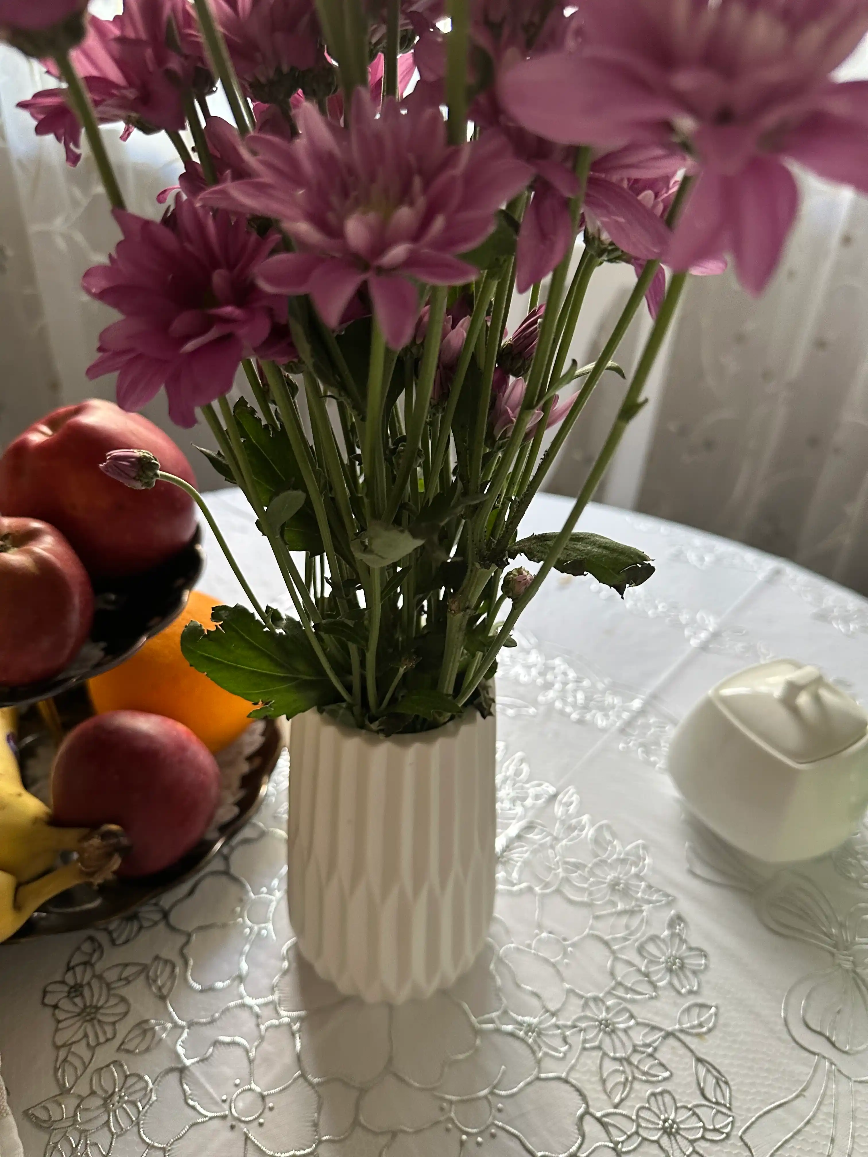 Gullar uchun sopol guldon, VASE1