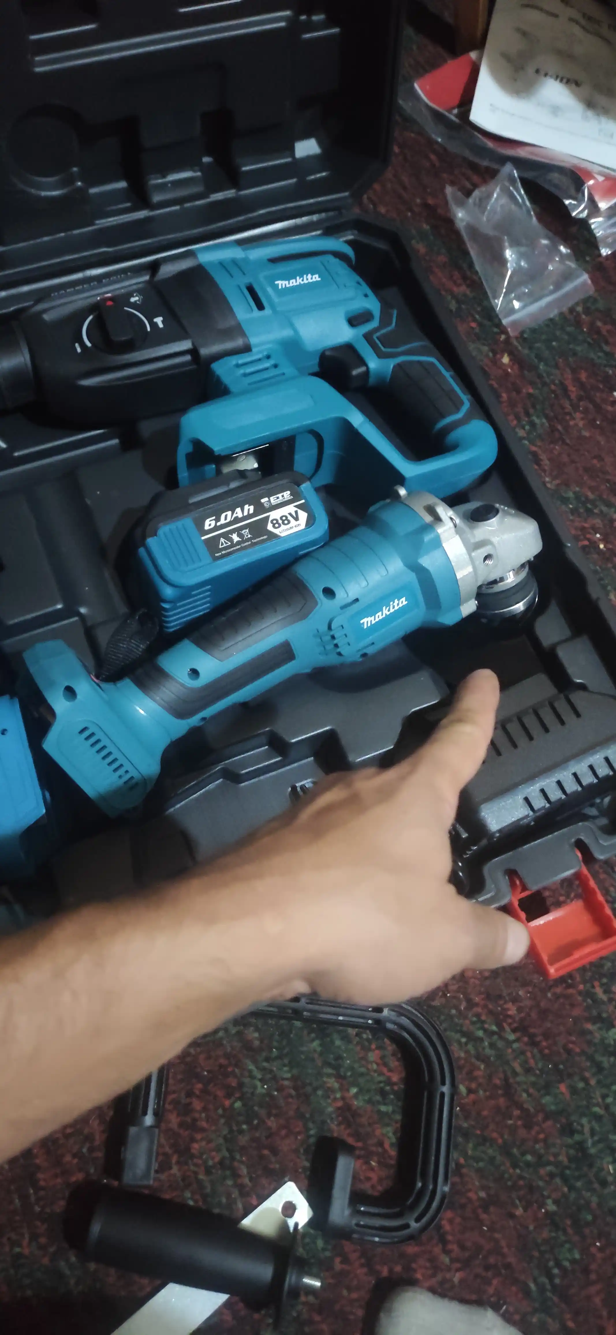 Akkumulyatorli to'plam, 4 tasi 1 da, perforator, shurupburagich, gaykaburagich, bolgarka