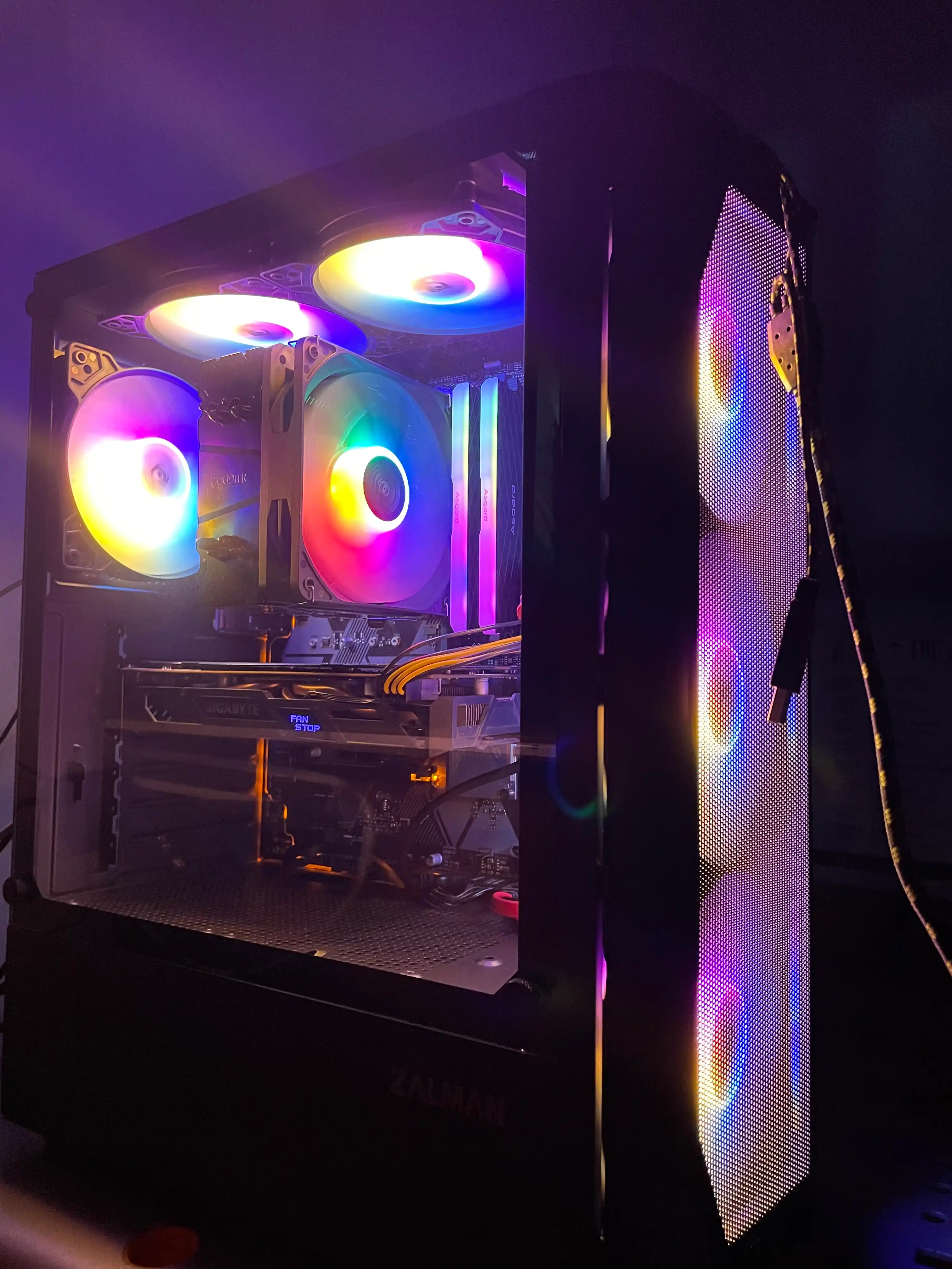 Компьютерный корпус Zalman N4 N4REV.1, 6 кулеров в комплекте, стекло, RGB подсветка