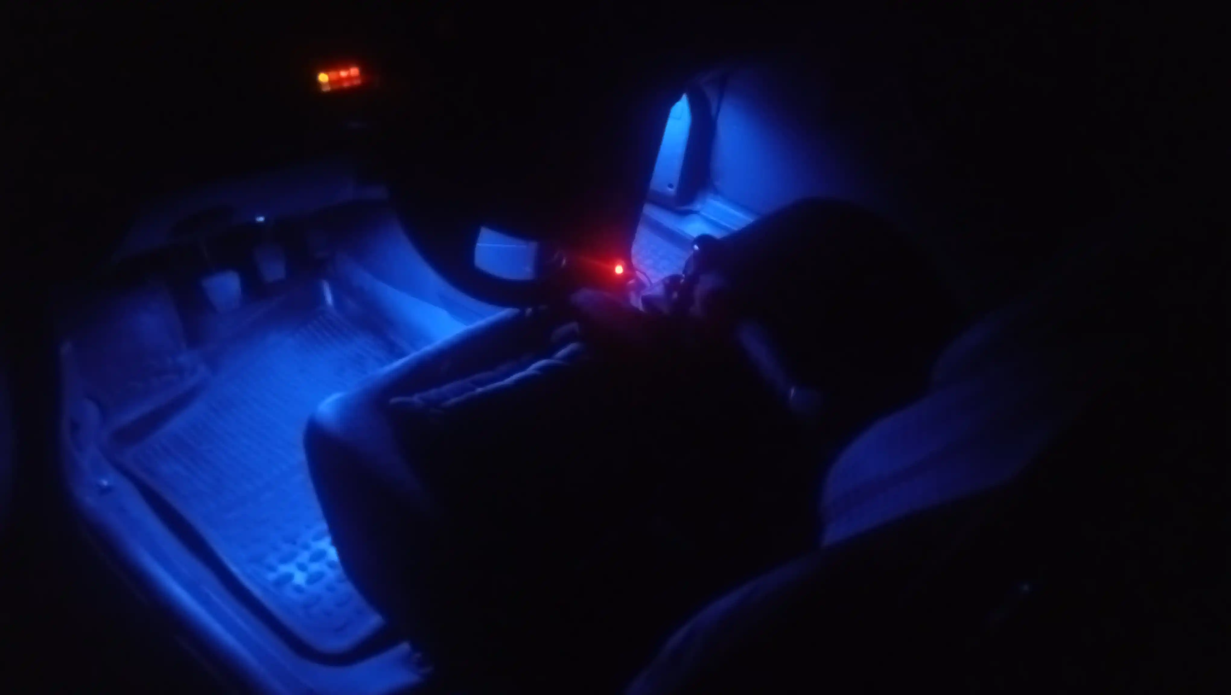 Oyoq bo'shlig'i yoritgichi, avtomobildagi LED RGB, ovoz boshqaruvchisi, 48 LED