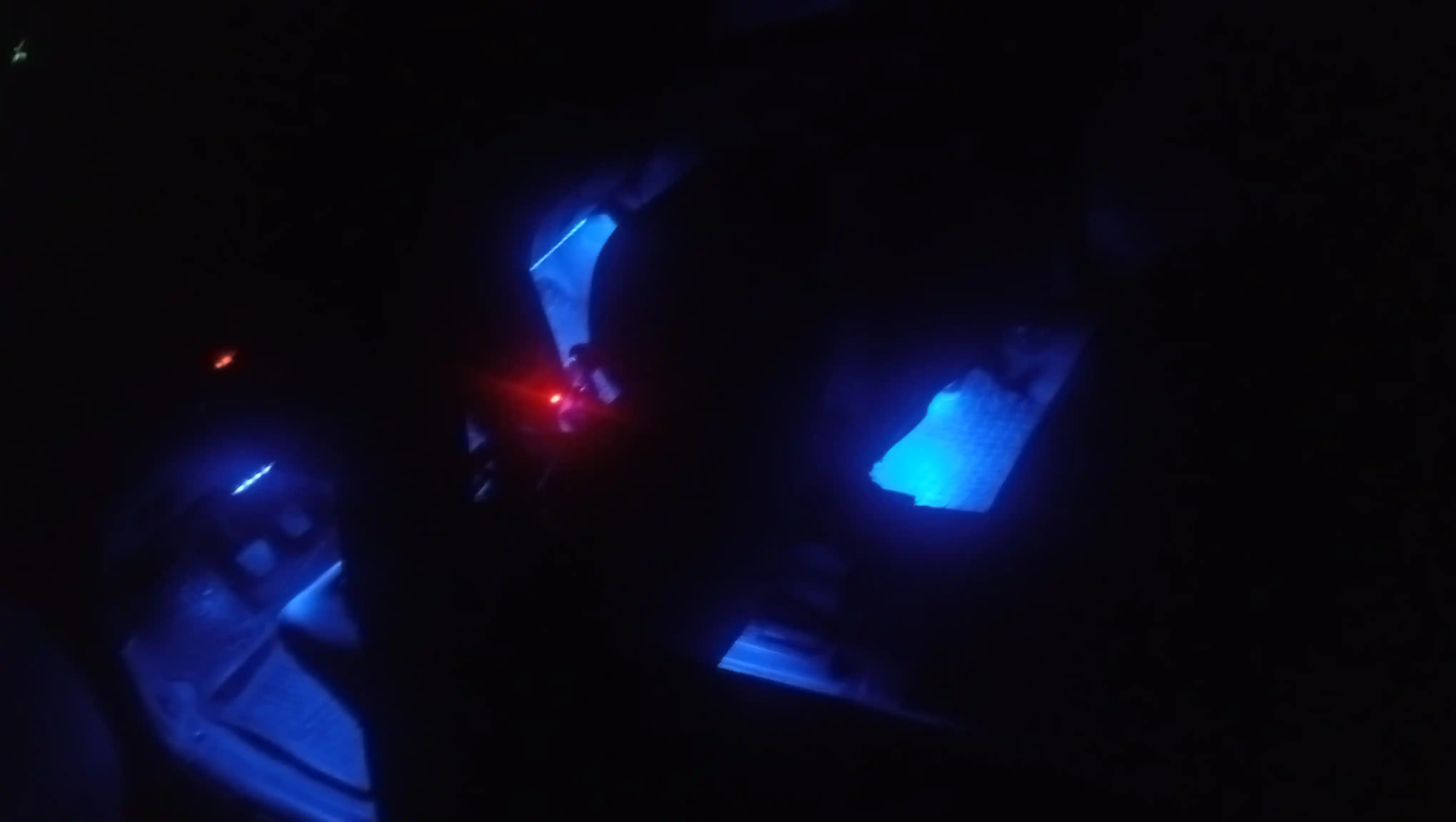Oyoq bo'shlig'i yoritgichi, avtomobildagi LED RGB, ovoz boshqaruvchisi, 48 LED