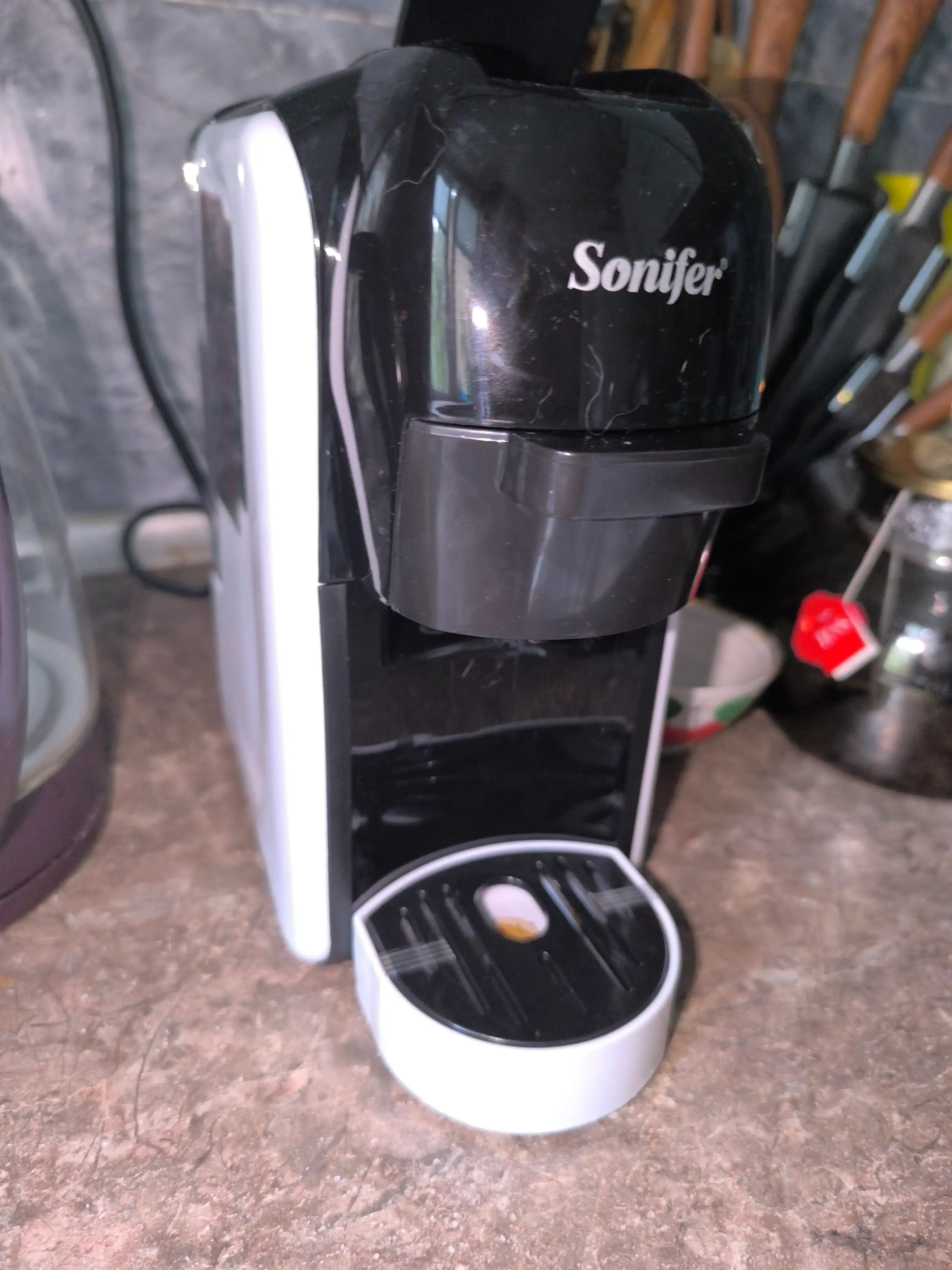 Qahva mashinasi SONIFER SF-3539 3 tasi1 da, kapsula va maydalangan, Nespresso, Dolce Gusto