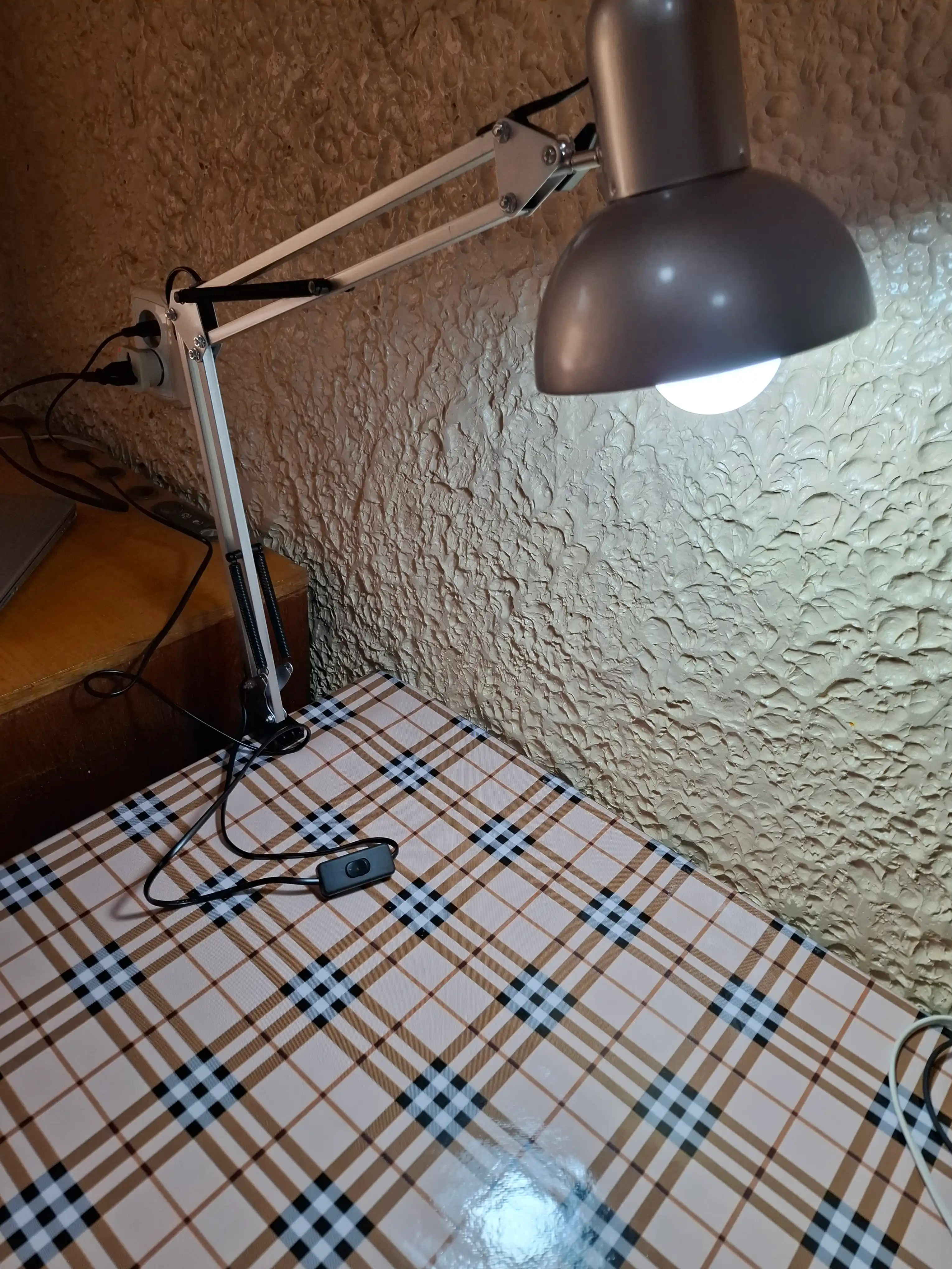 Pixar stol chirog'i, ofis, manikyur, kitob o'qish uchun chiroq + zajim