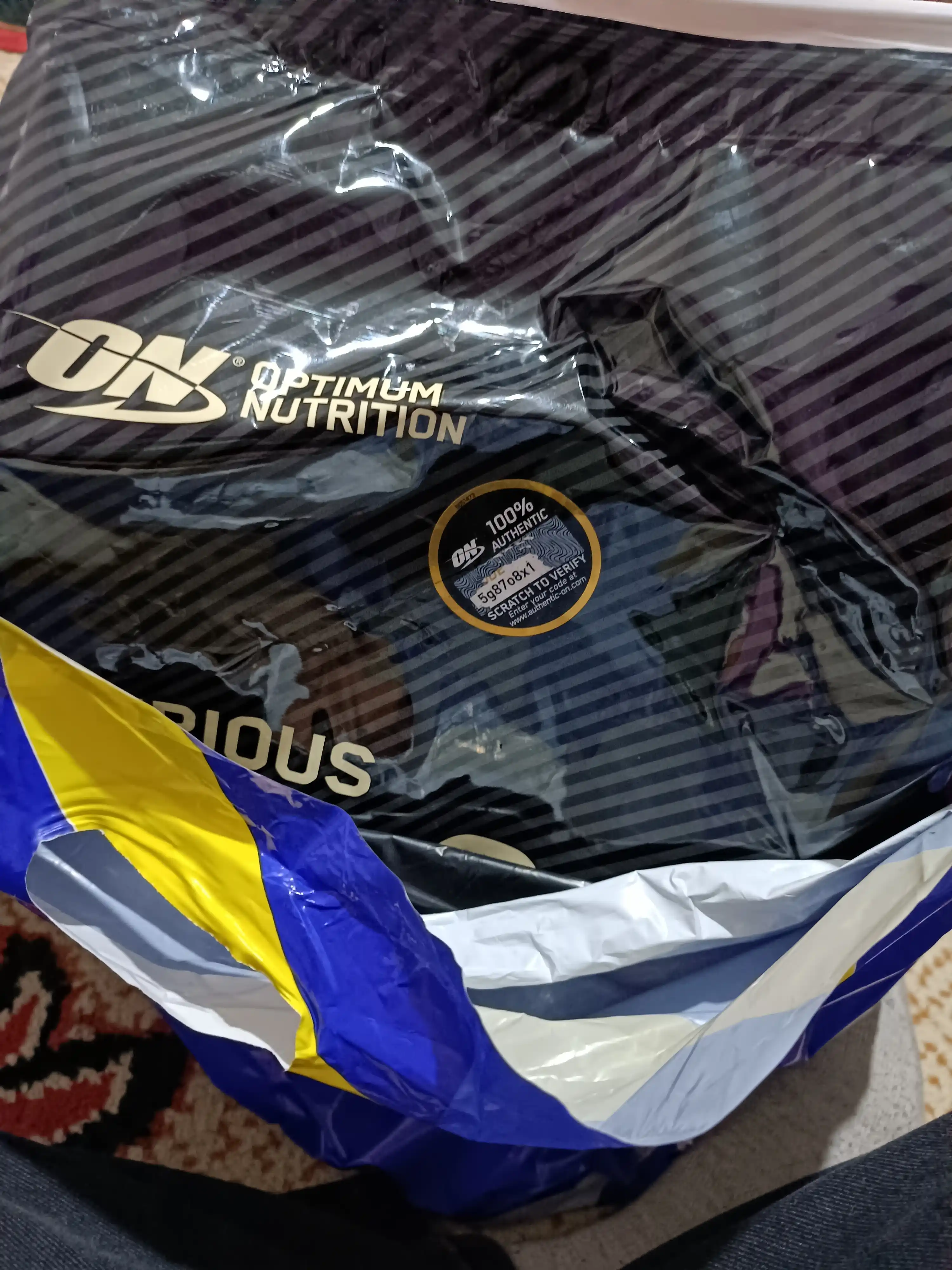 Stikerli Amerika geyneri Serious Mass Optimum Nutrition, 5.5 kg, 5 gr creatin tarkibida