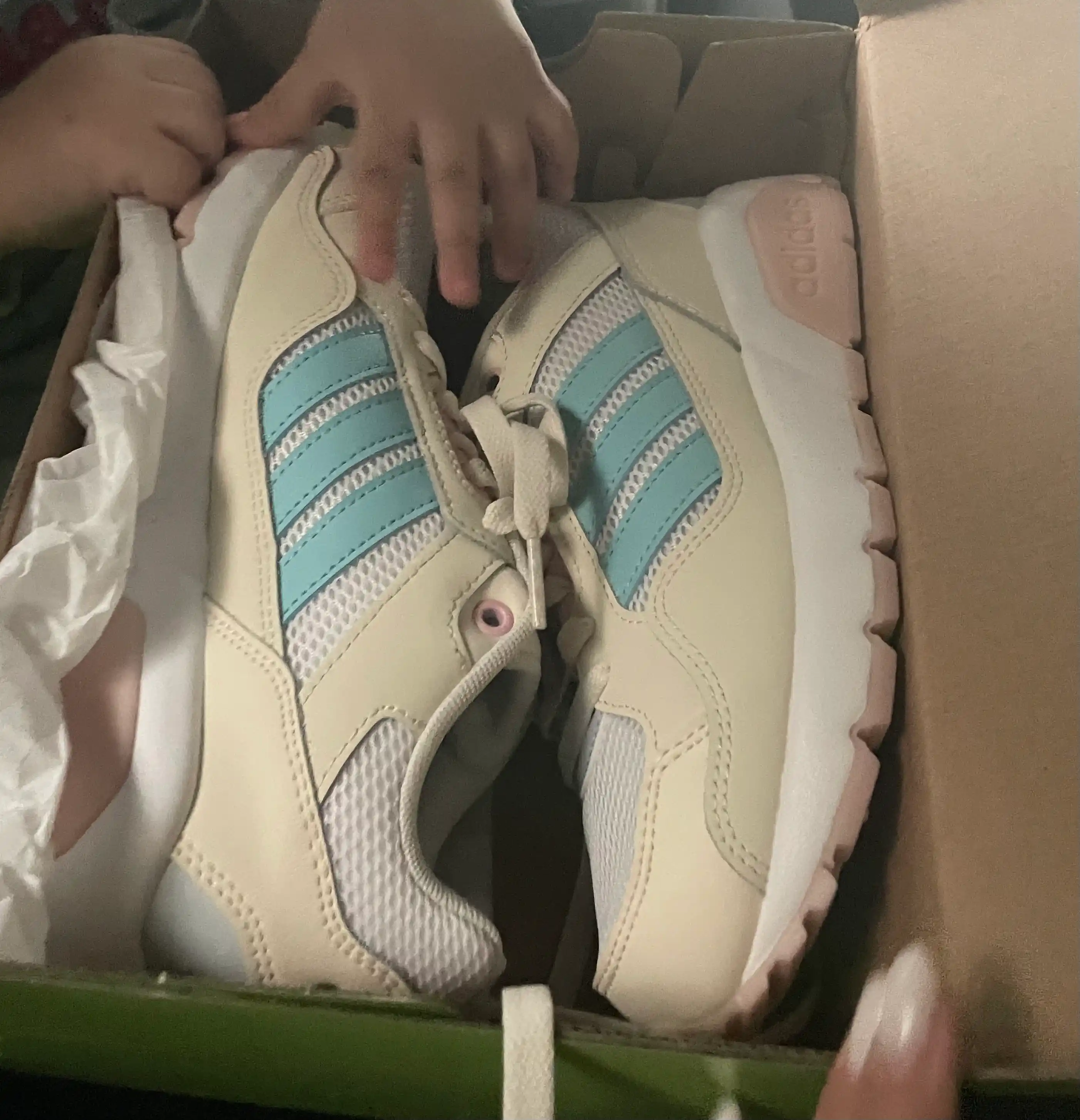 Кроссовки adidas женские RUN9TIS