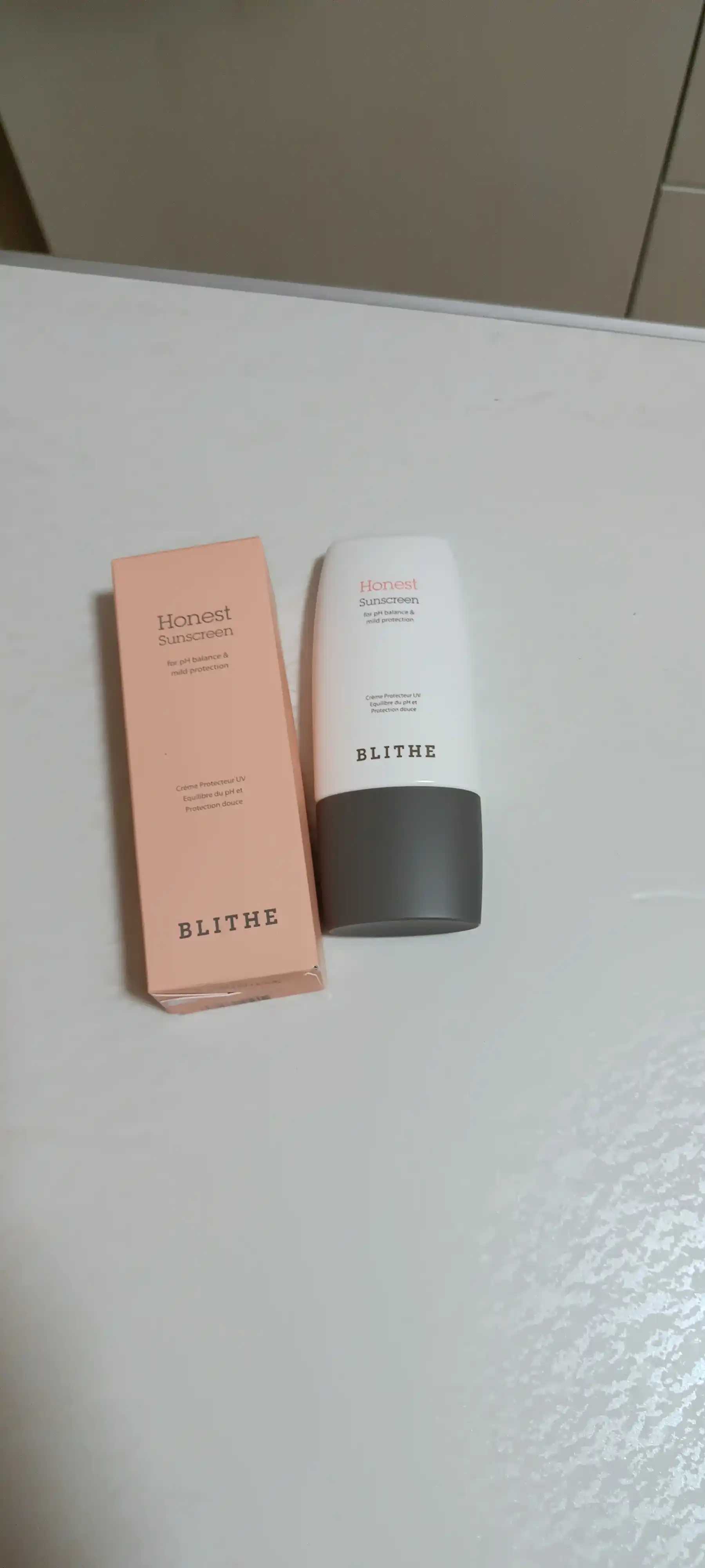Quyoshdan himoya qiluvchi krem Blithe Honest SPF 50 + PA + ++ +