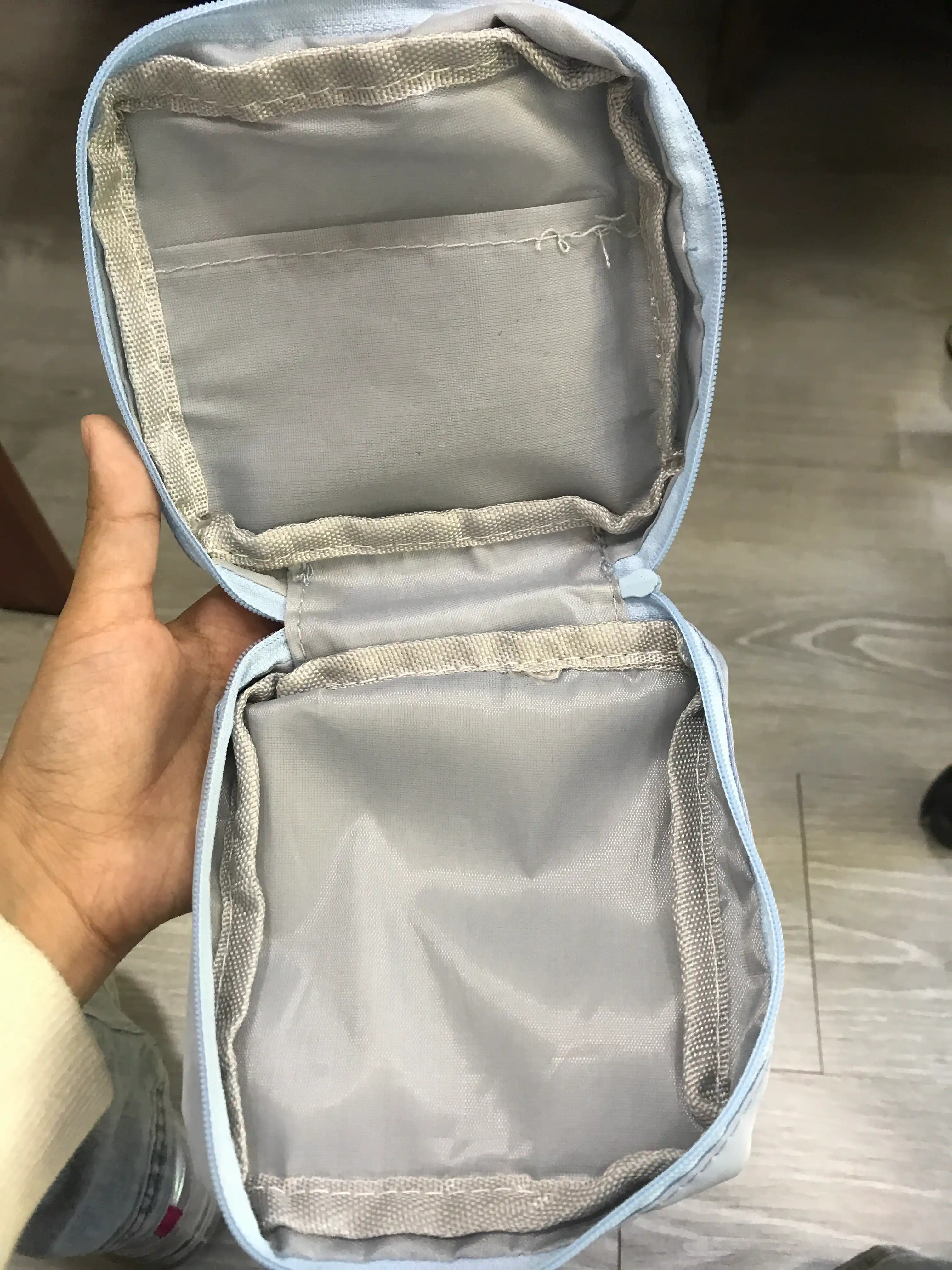 Ayollar kosmetik sumkasi, gigiyenik prokladkalar organayzeri