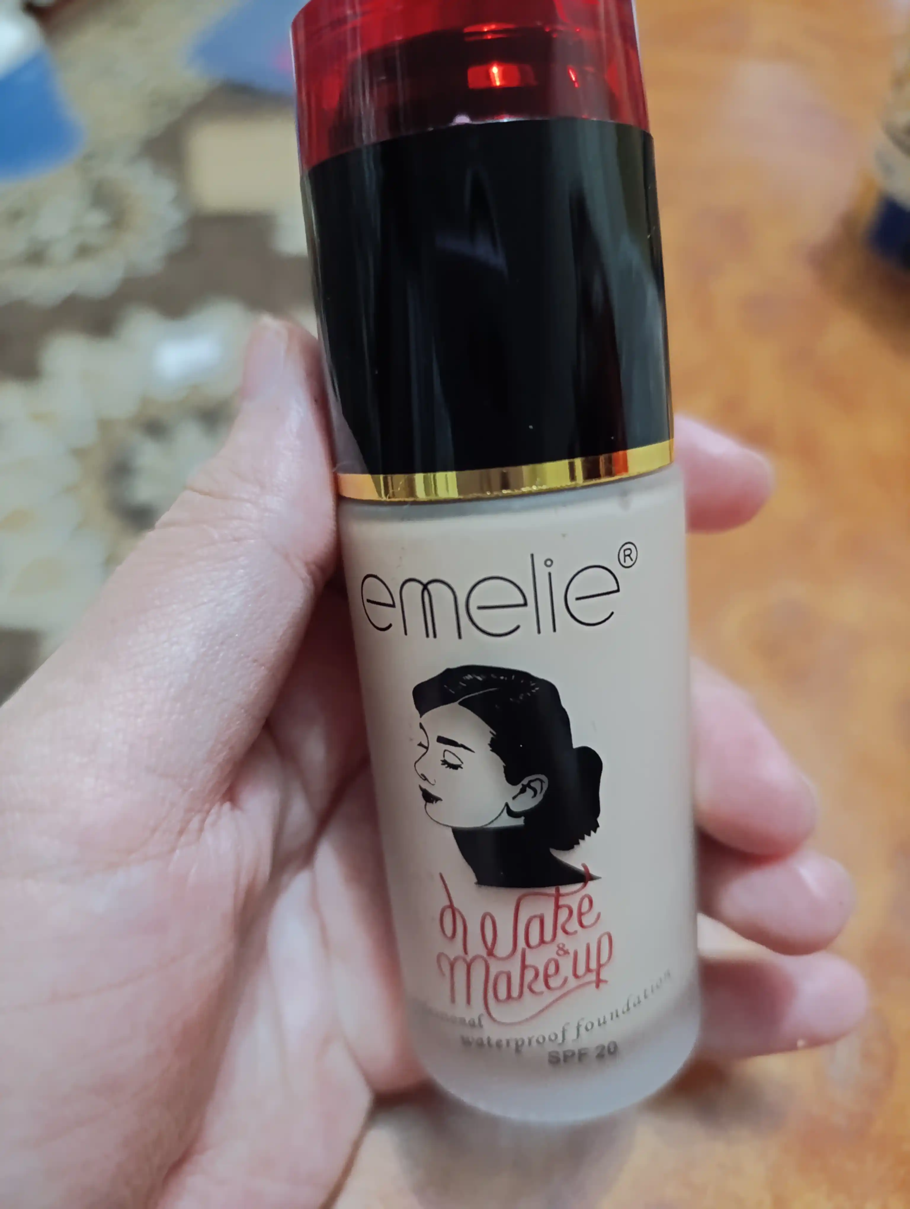 Тональные крем Emelie Paris SPF 20 base liquida matte