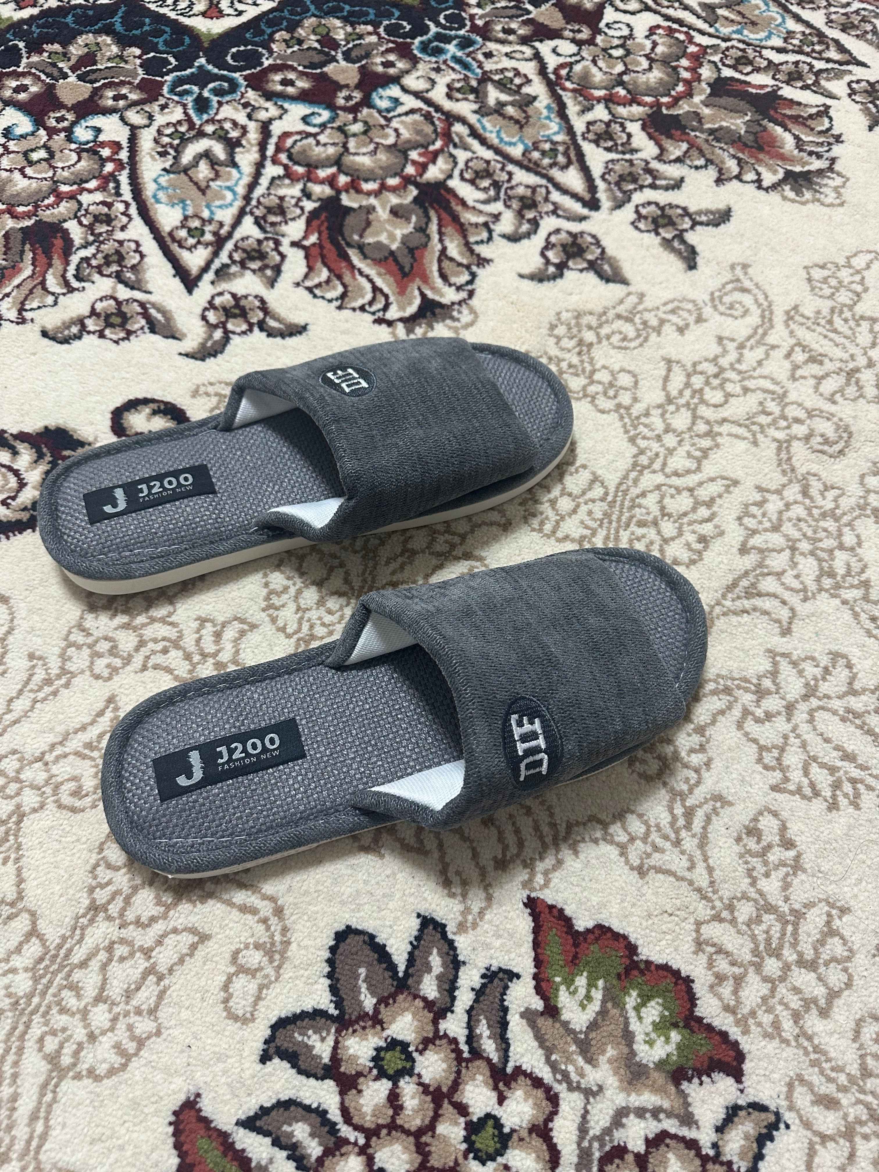 Тапок три полка