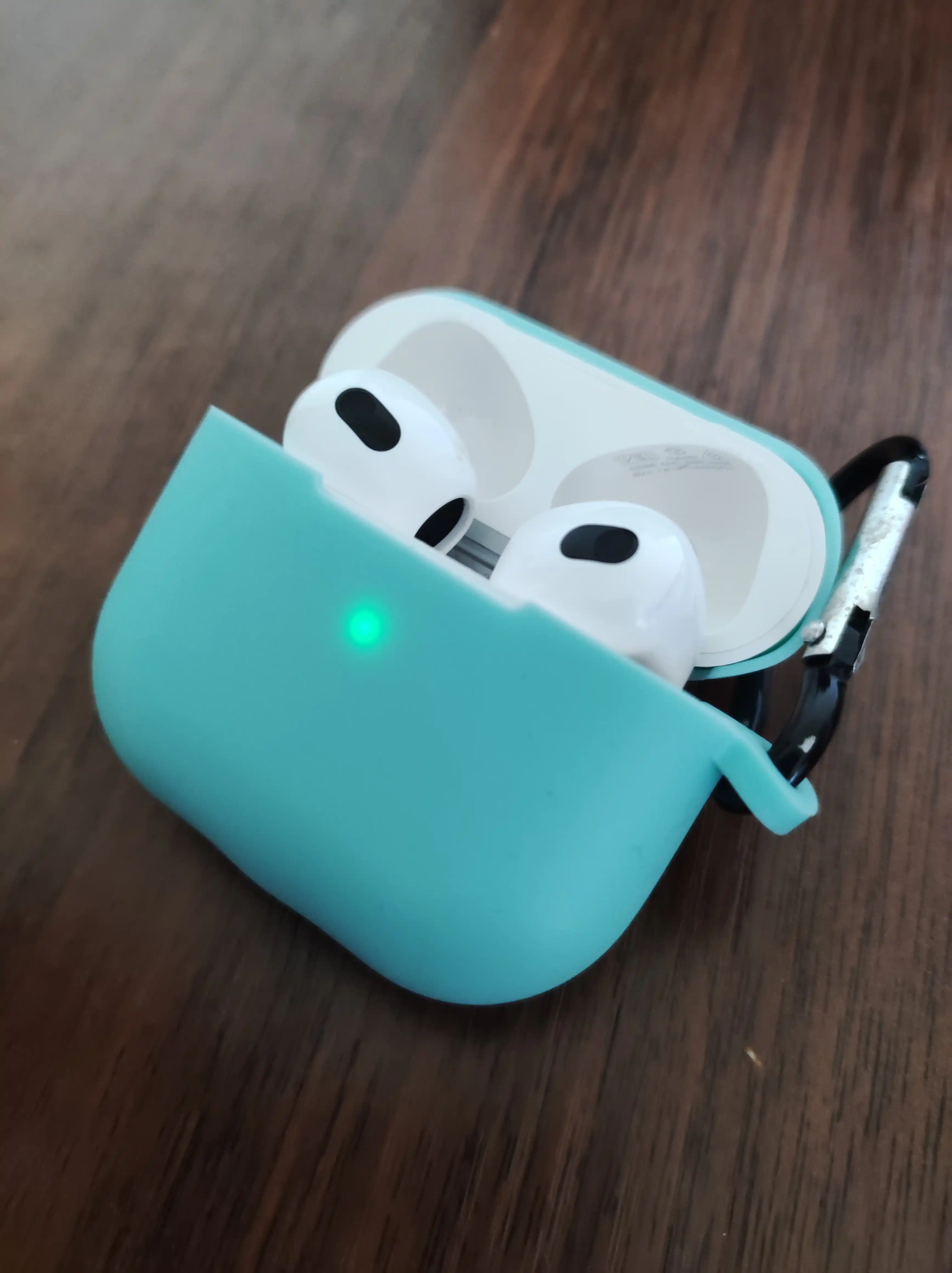 Матовый чехол для наушников AirPods 3