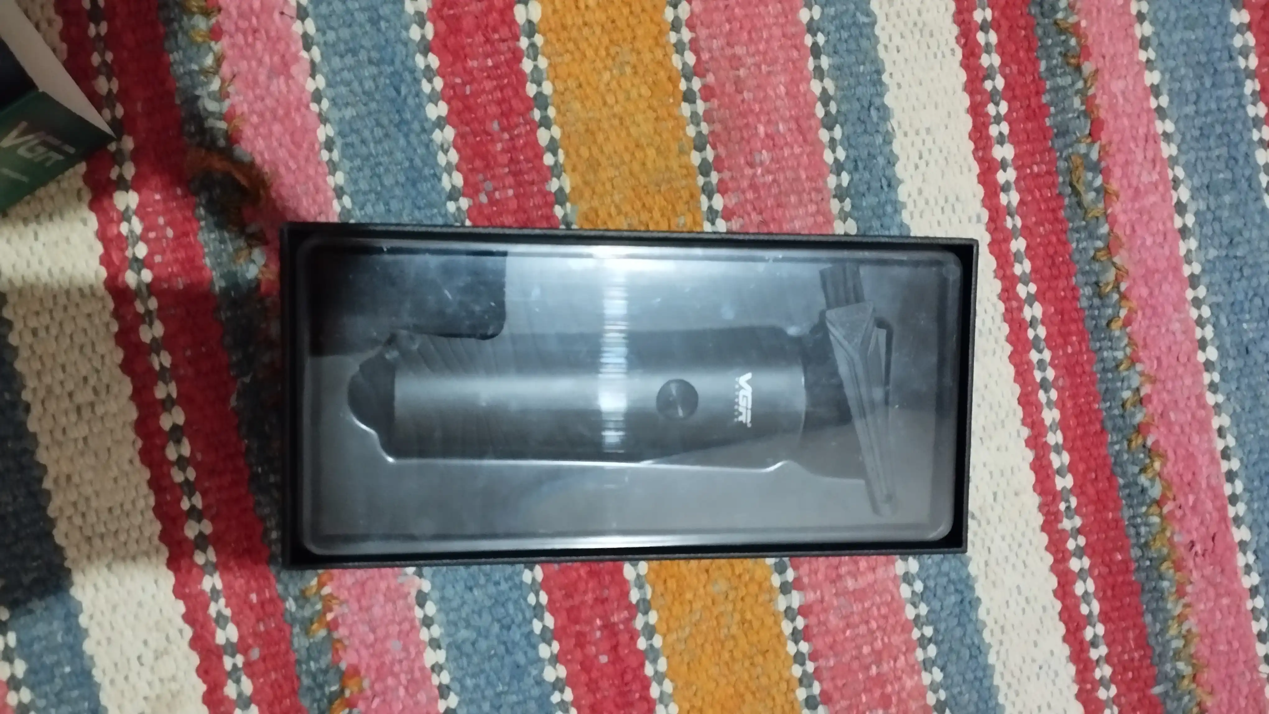Professional simsiz soch va soqol olish kesish mashinkasi trimmer VGR V-937, LCD displeyli