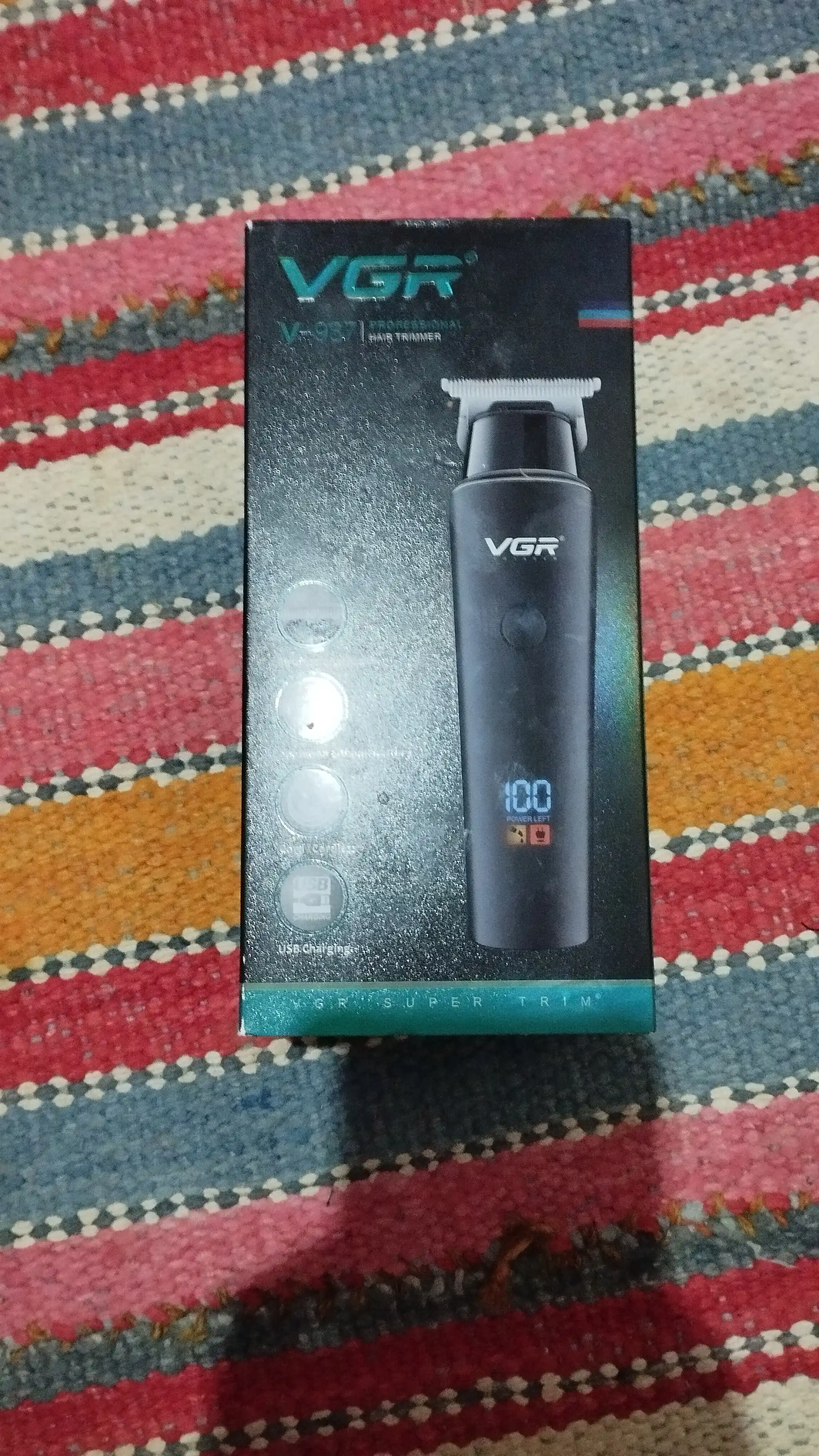 Professional simsiz soch va soqol olish kesish mashinkasi trimmer VGR V-937, LCD displeyli