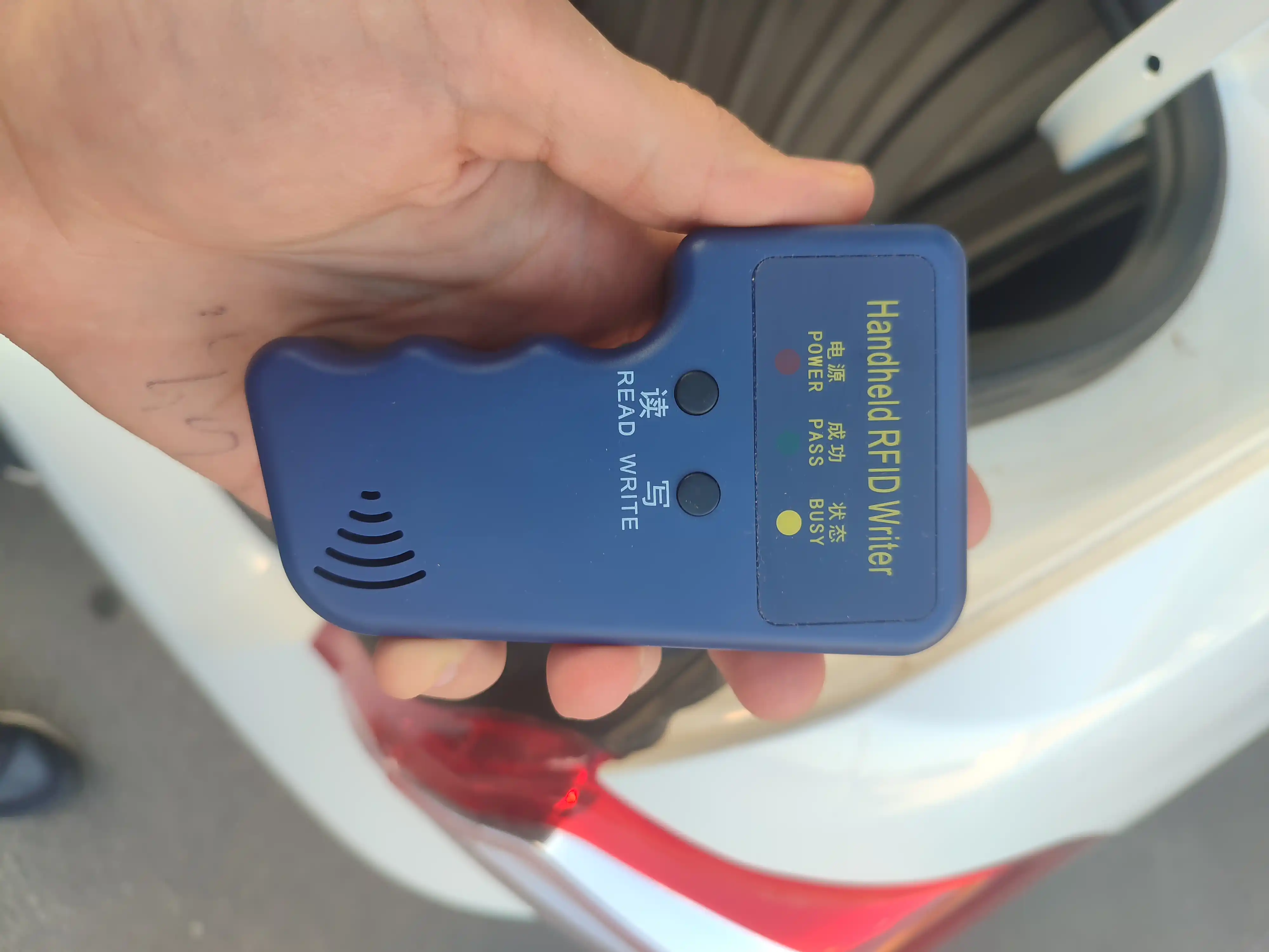 Brelok kontaktsiz ID kaliti Em-Marine 125KHz domofonlar va turniketlar uchun mo'ljallangan