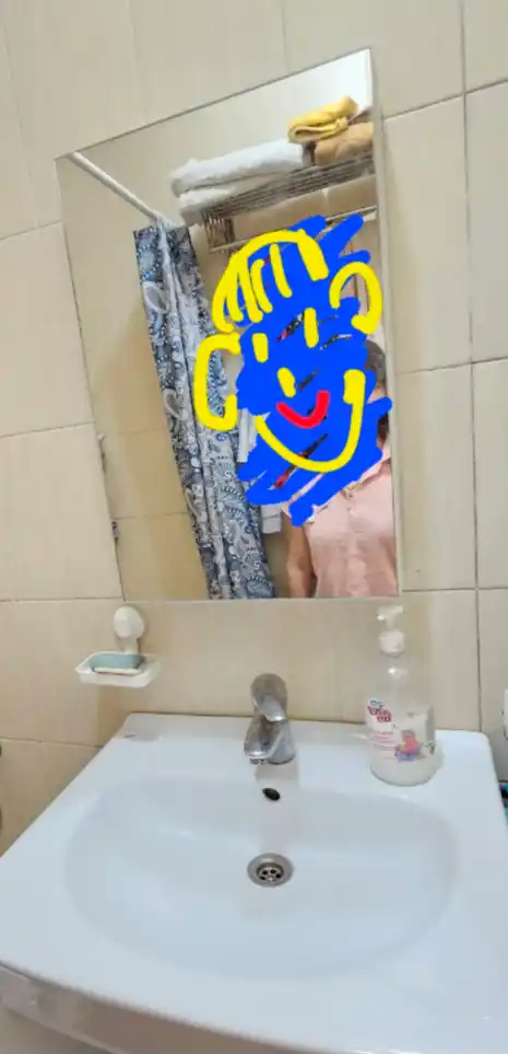 Vannaxona uchun tokcha, osma devor shkafi