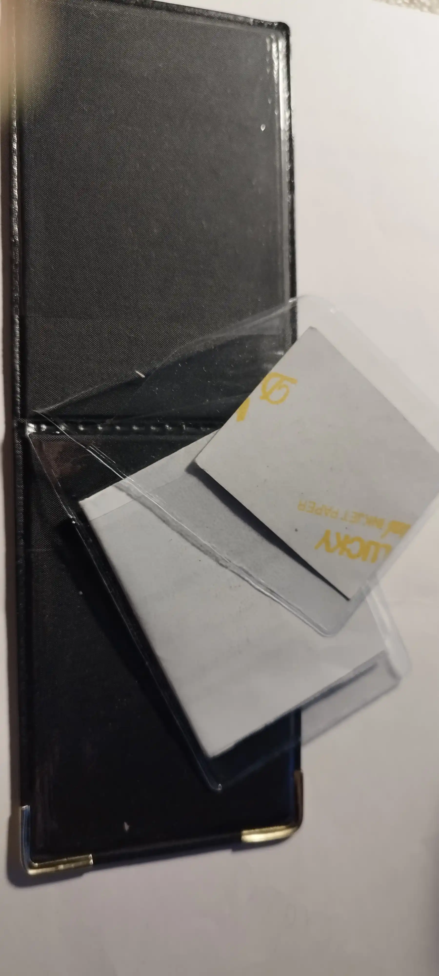 Plastik kartochkalar uchun 6 ta bo'limli pasport g'ilofi