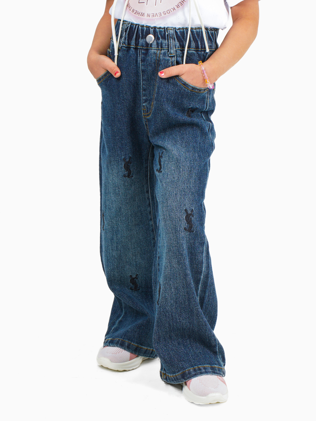 Sportchi yigitlar bilan porno Madamning oyoqlarini kesib otgan yalangoch fotosurati