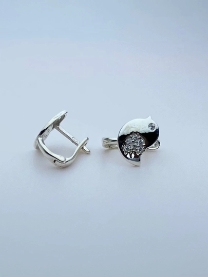 Серебряное cерьги c фианитами для девочек — UMARR-16SER-БЕЛЫЙ