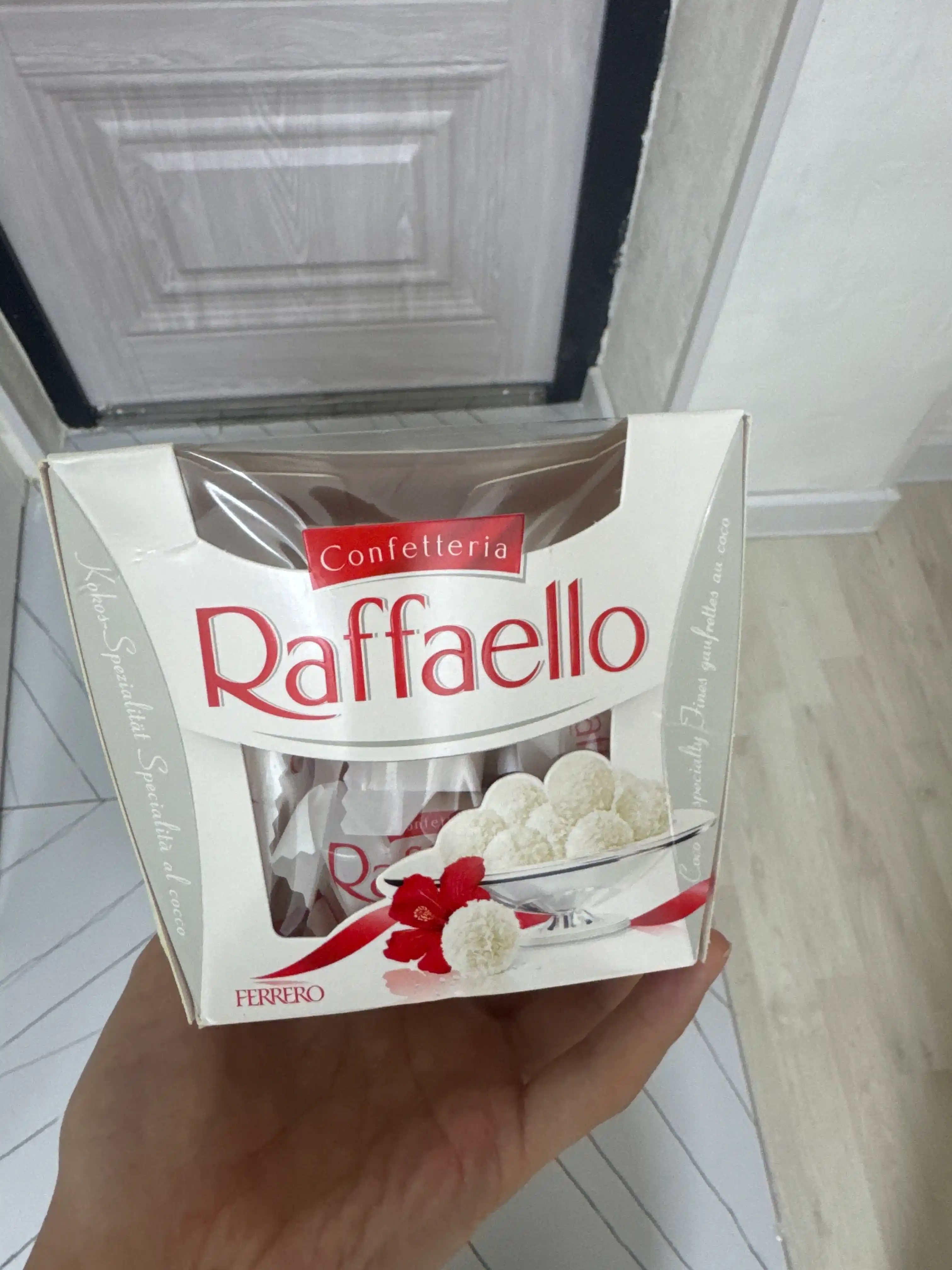 Raffaello: конфеты с миндалем, 150 гр