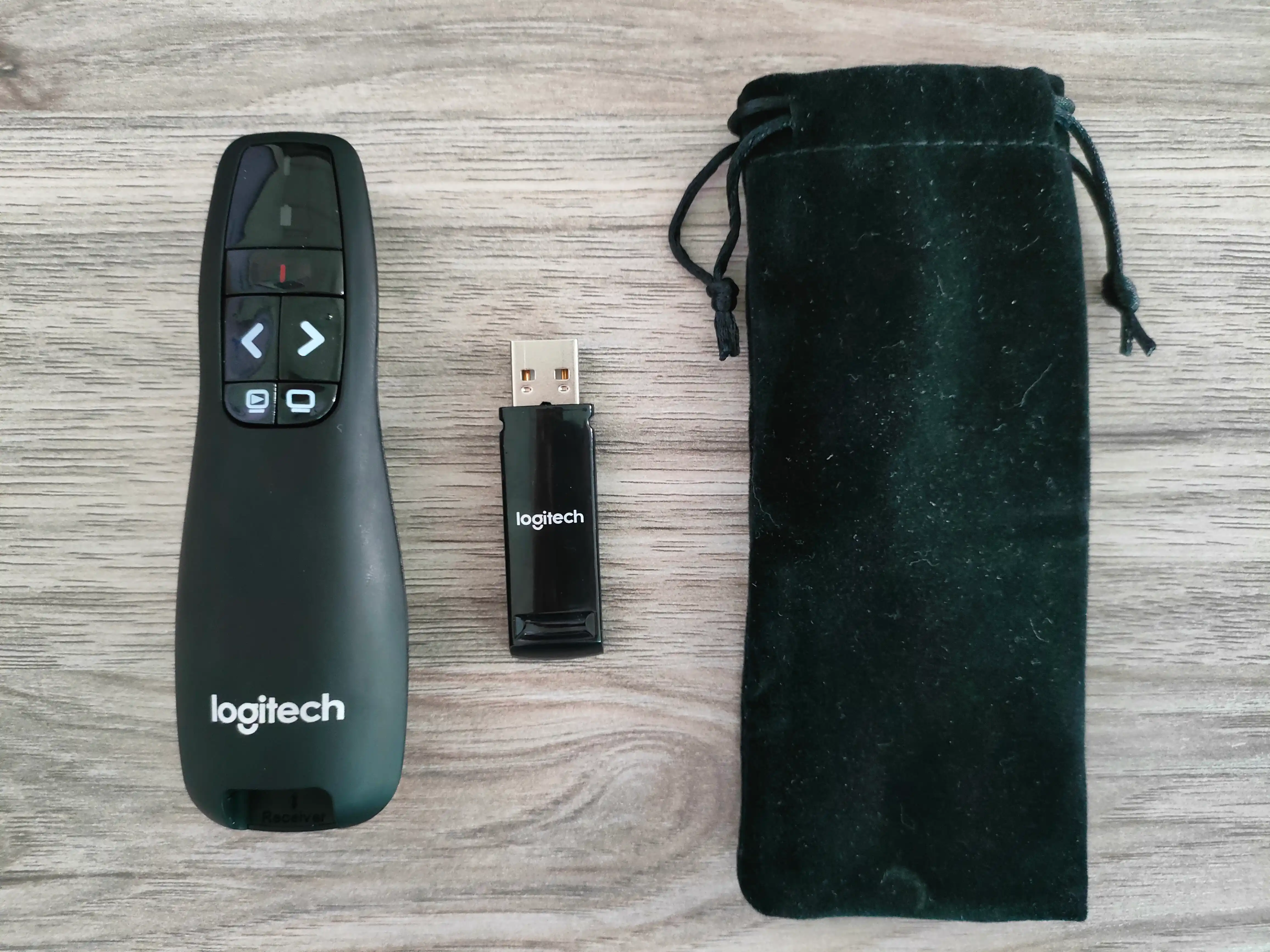 Taqdimot uchun lazerli masofadan boshqarish pulti Logitech Wireless Presenter R400