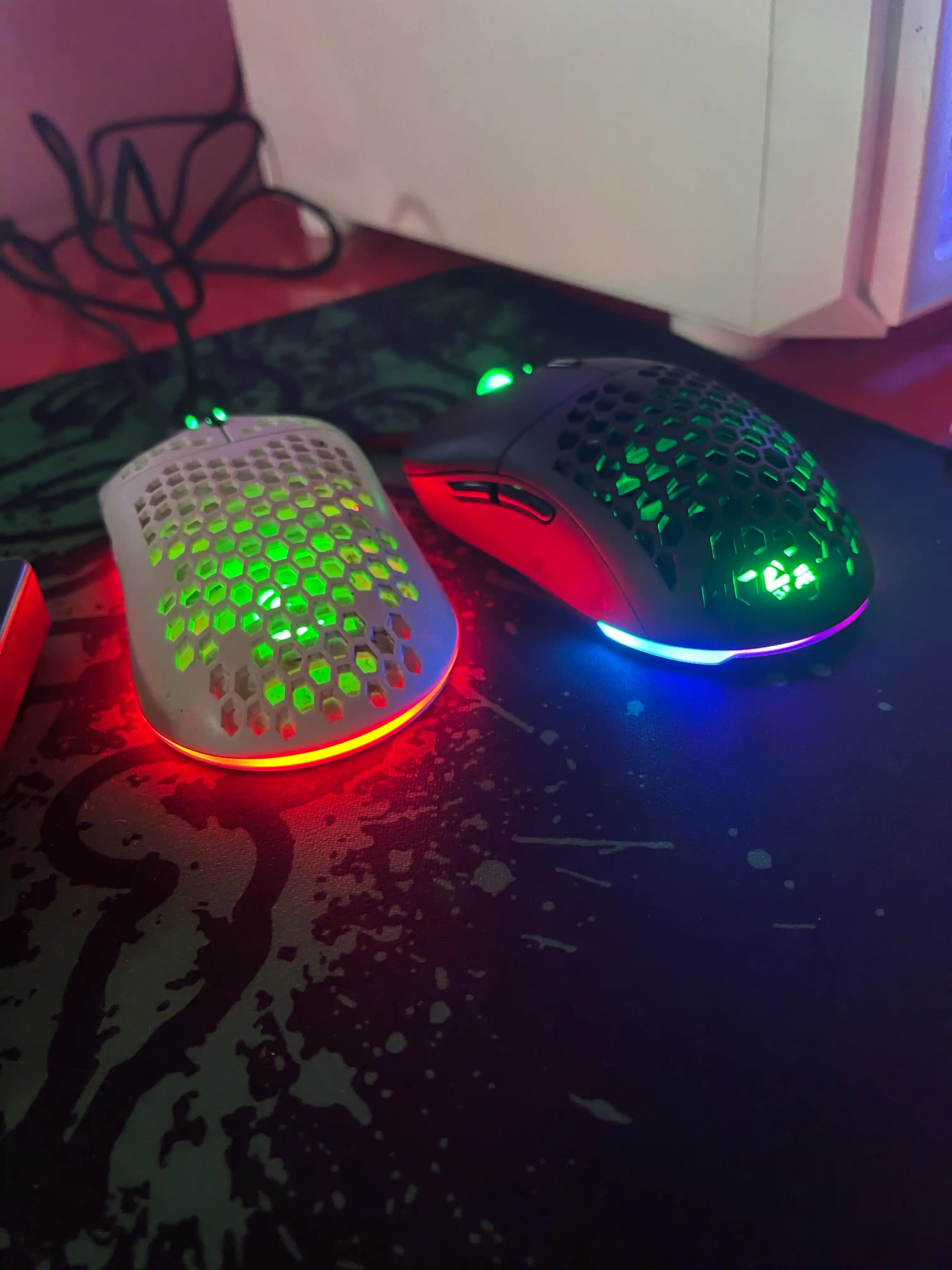 Simli oyin sichqonchasi 2E Gaming HyperDrive Pro RGB, ikki korpusli (2E-MGHDPR-BK)
