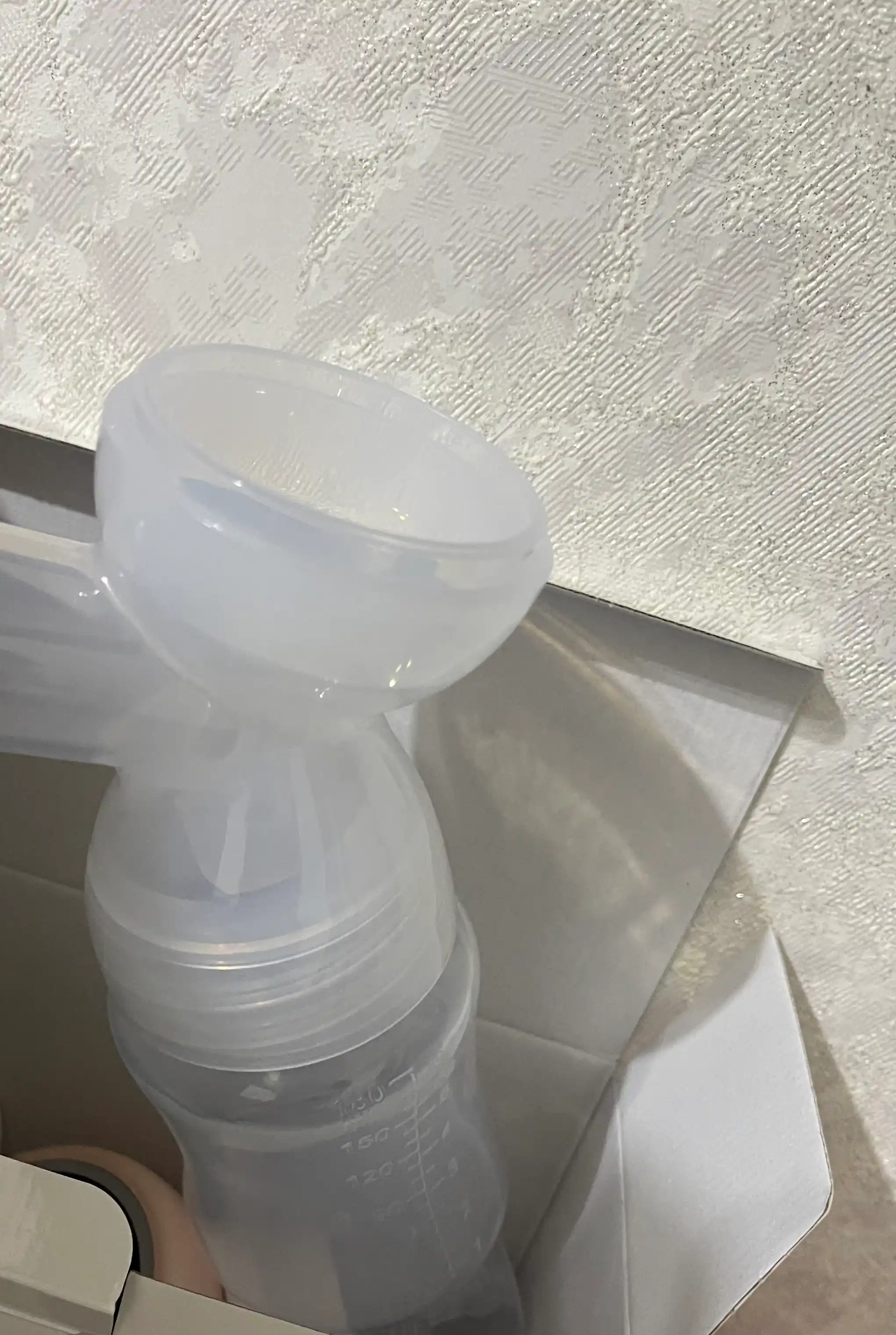 Ko'krak pompasi elektr simsiz, shisha bilan, massaj funktsiyasi bilan