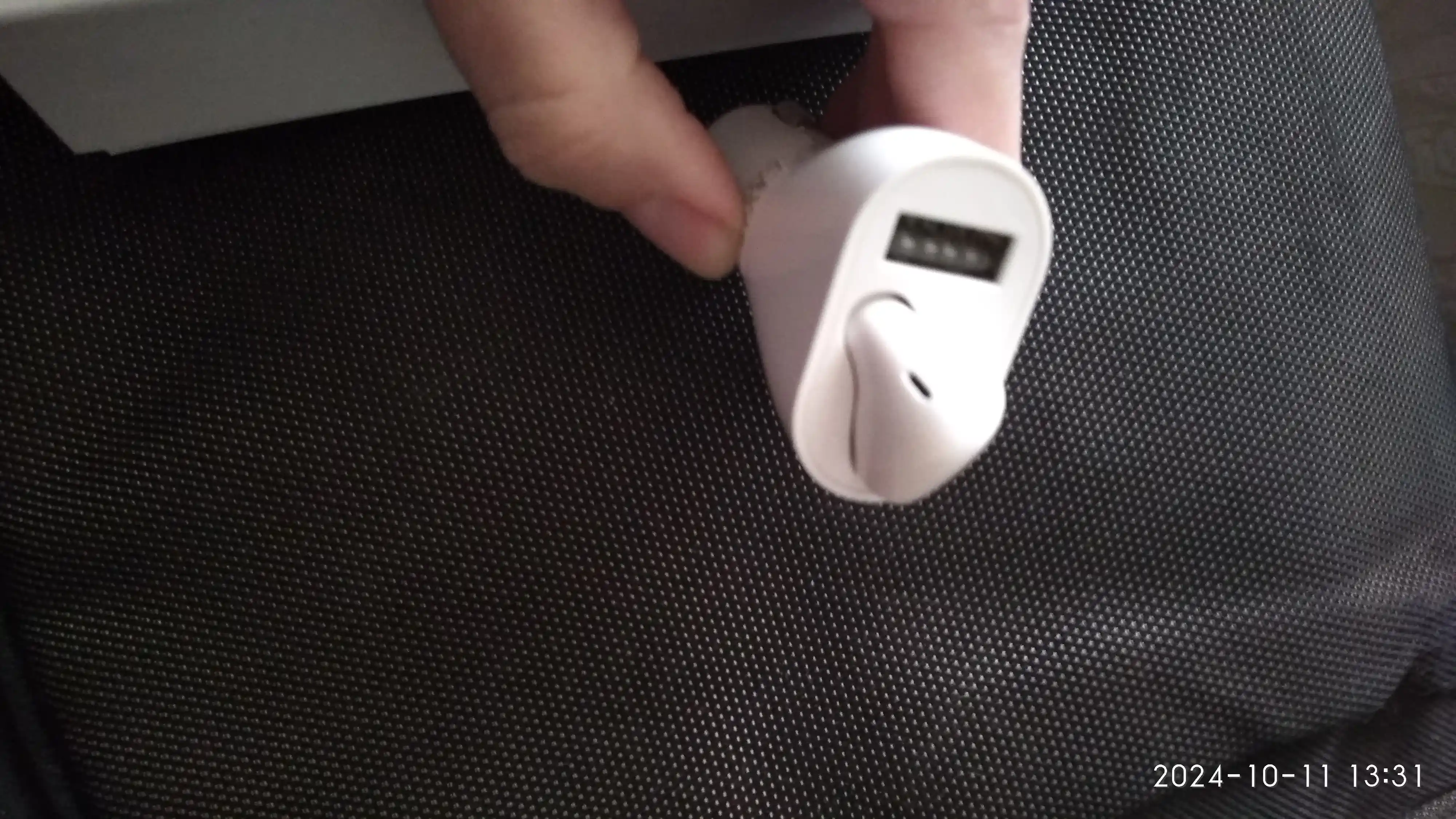 2-si 1-da avtomobil zaryadlovchi, USB port va naushnik, bluetooth eshitish vositasi