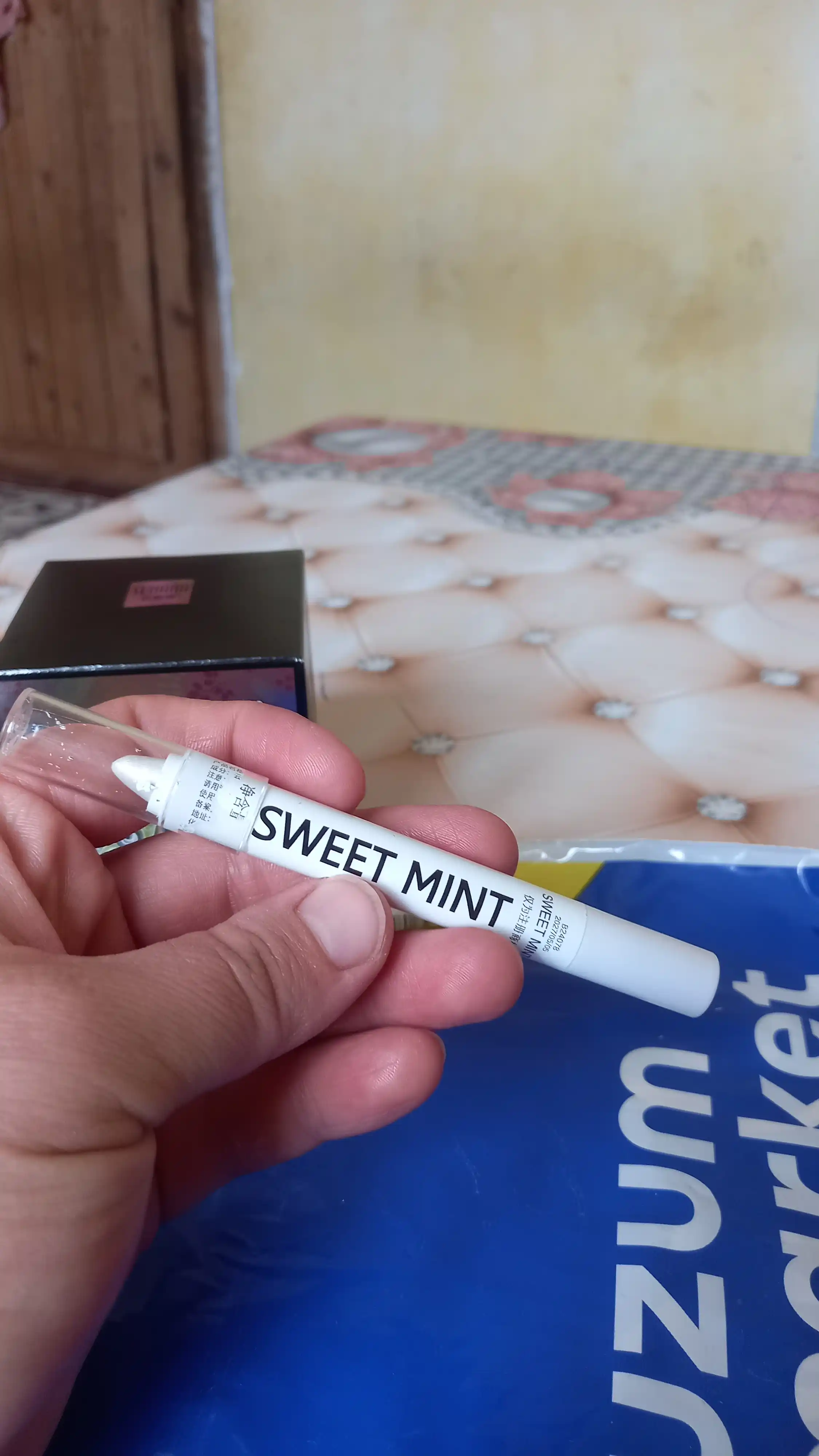 Sweet Mint-dan ko'z bo'yog'i va ta'kidlash birida, 4 ta rang