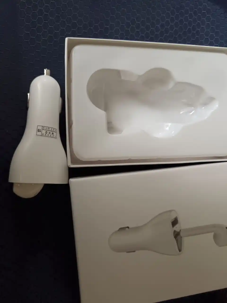 2-si 1-da avtomobil zaryadlovchi, USB port va naushnik, bluetooth eshitish vositasi
