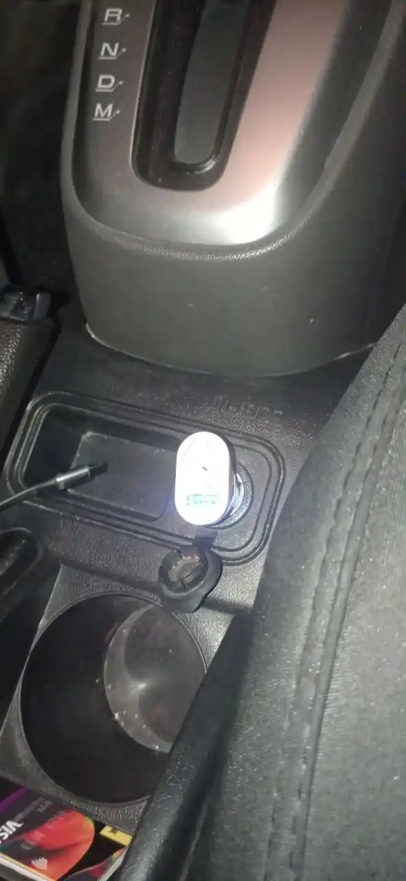 2-si 1-da avtomobil zaryadlovchi, USB port va naushnik, bluetooth eshitish vositasi