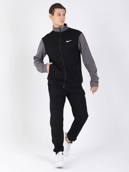 Erkaklar sport kostyumi