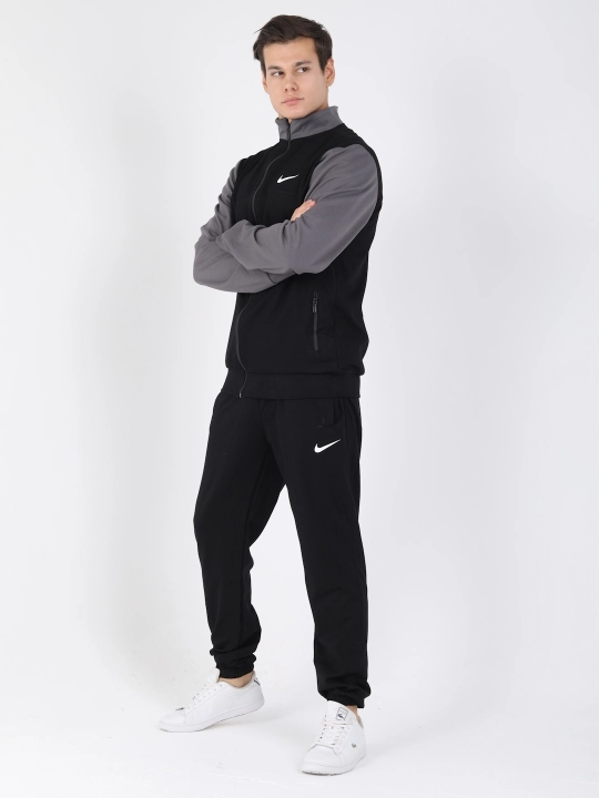 Erkaklar sport kostyumi