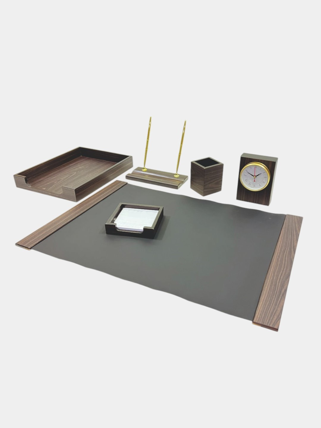 Ish stoli uchun yalangoch mashhurlar Ish stoli uchun yalangoch mashhurlar