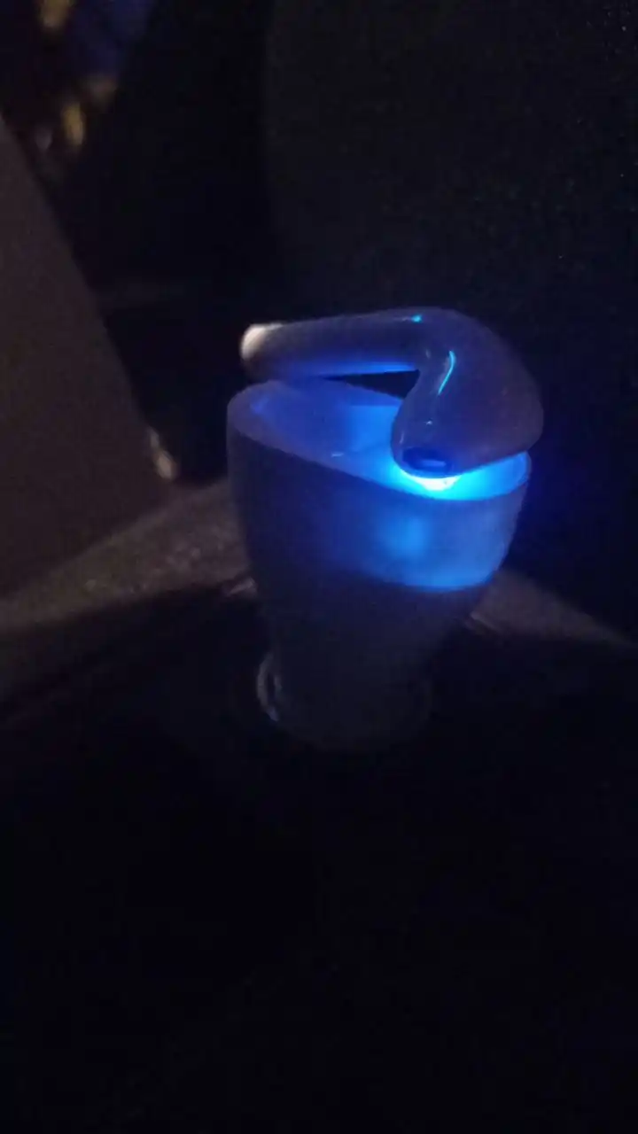 2-si 1-da avtomobil zaryadlovchi, USB port va naushnik, bluetooth eshitish vositasi