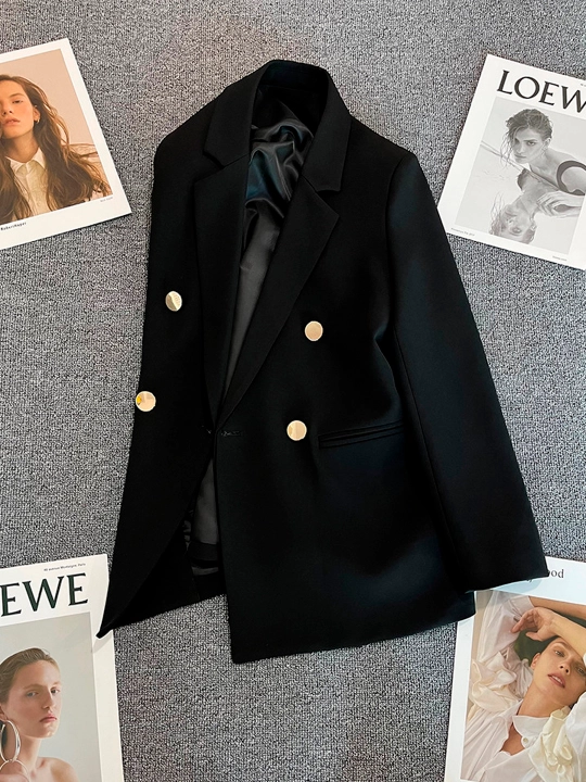 Ayollar pidjagi, klassik, tugmali uzaytirilgan jaket