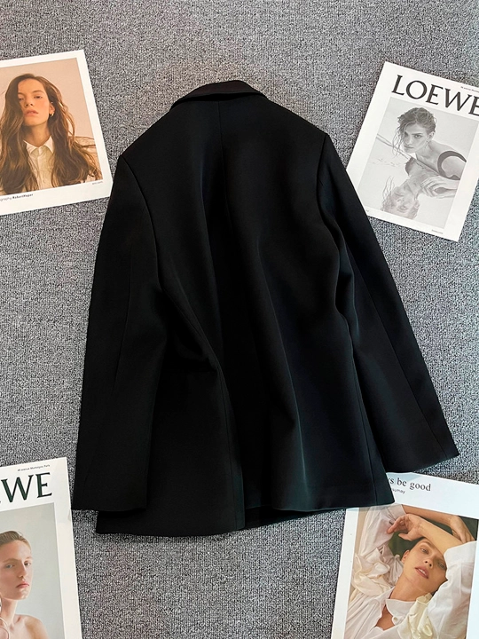 Ayollar pidjagi, klassik, tugmali uzaytirilgan jaket