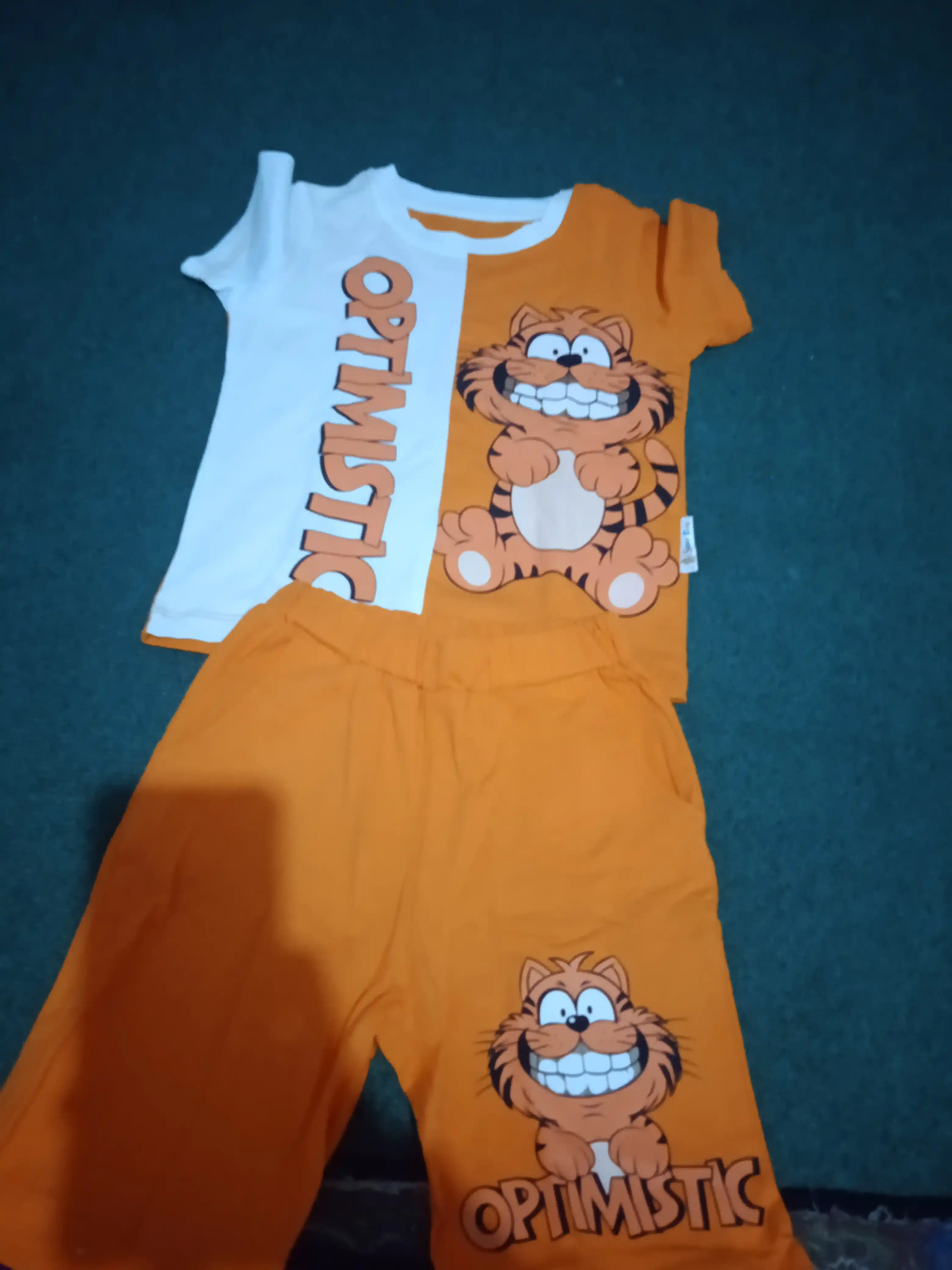 Ikki qismli bolalar to'plami GARFIELD, shortilar va futbolka