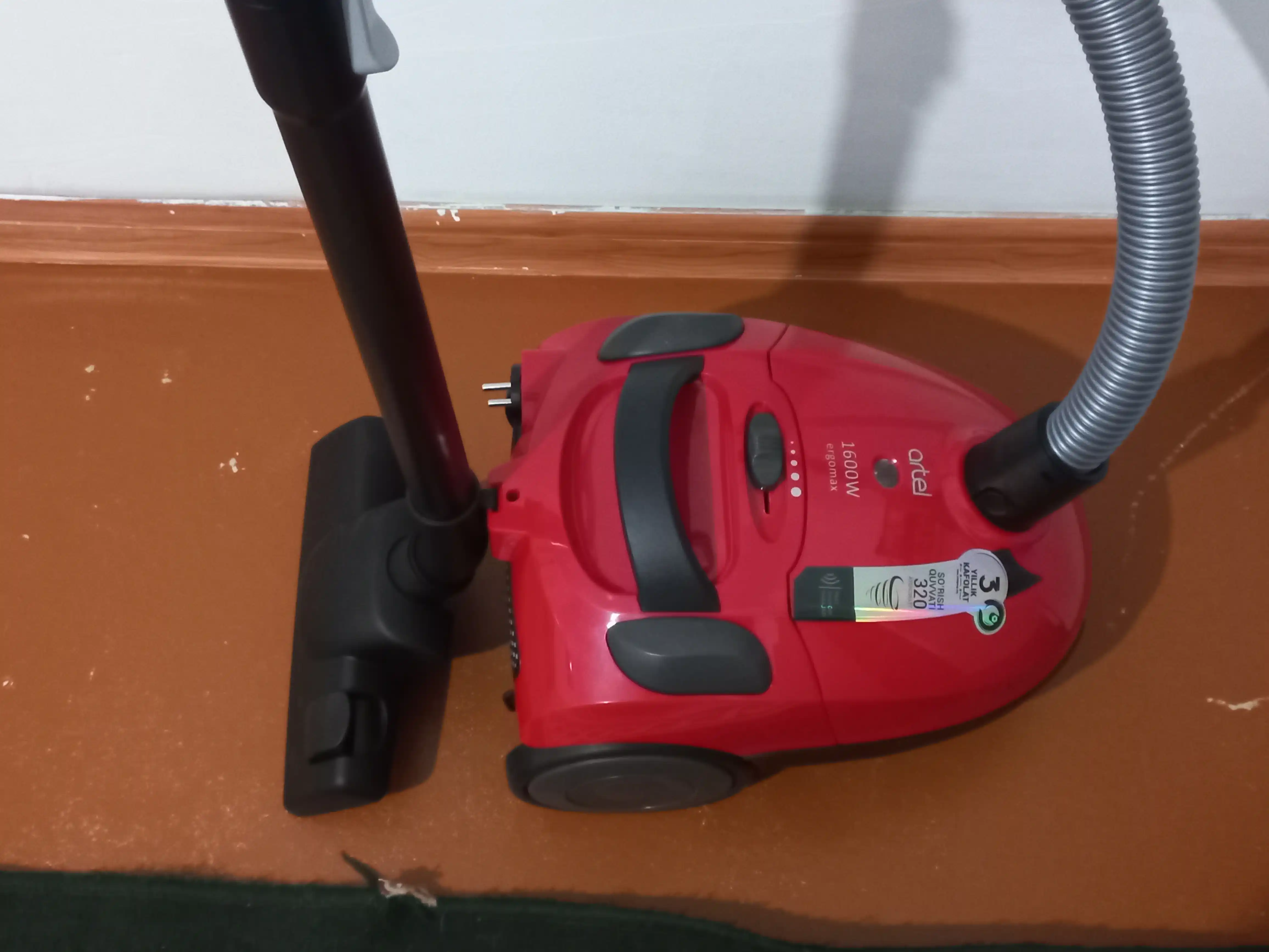 Пылесос Artel VCB0316, 1600 Вт