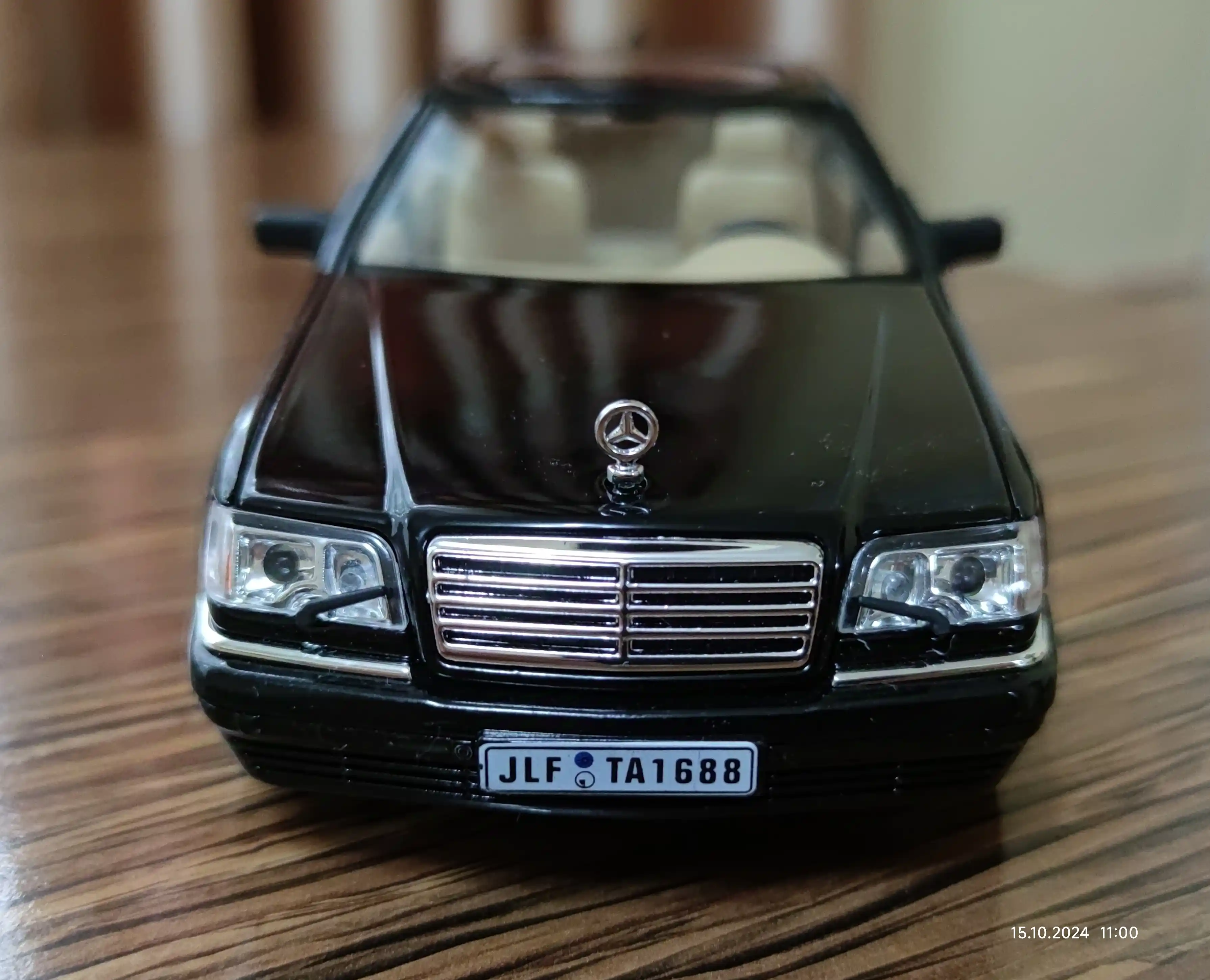 O'yinchoq metall mashinasi Mercedes-Benz AMG 6.3, Nissan Skyline GTR "Jinlifang" 1:24