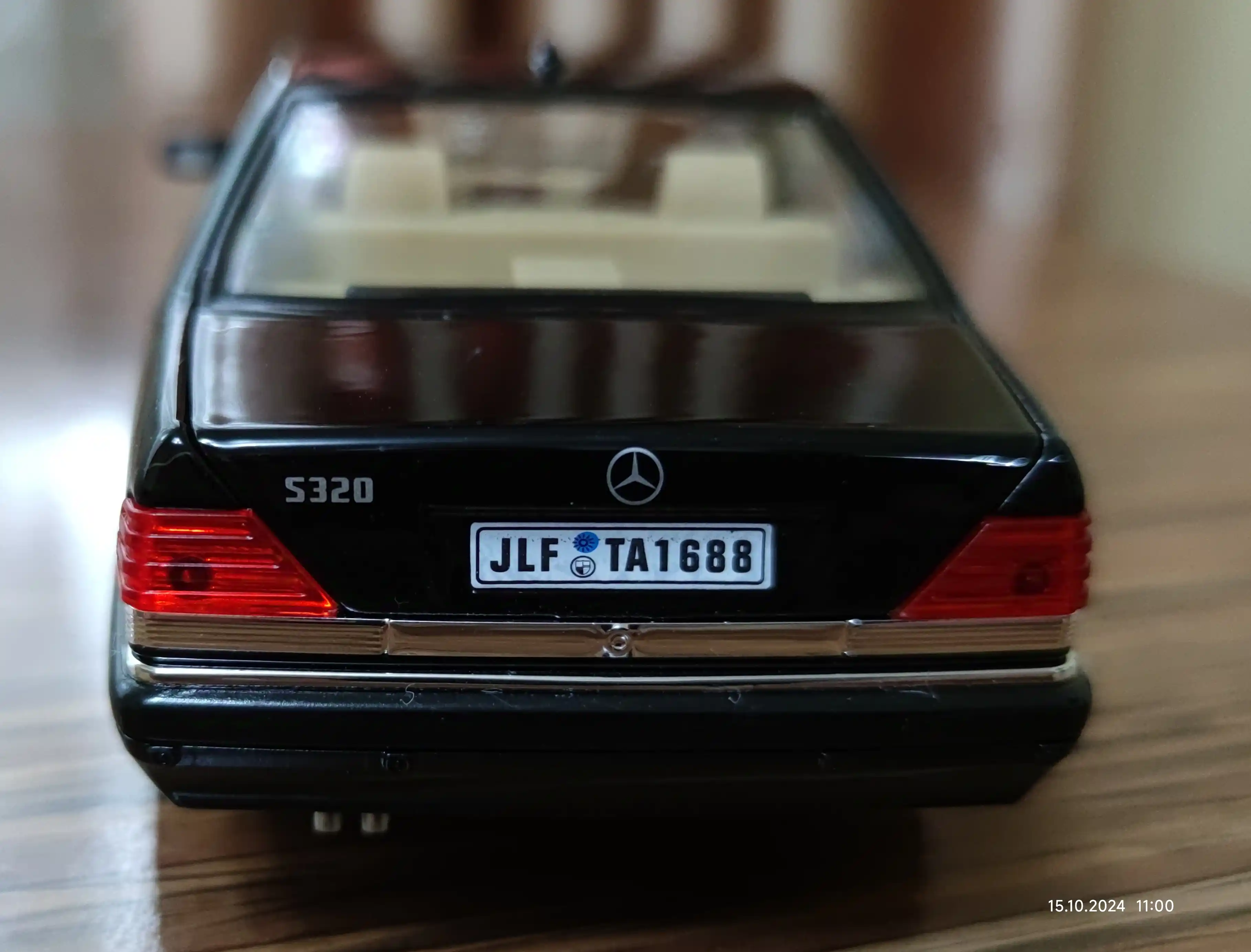 O'yinchoq metall mashinasi Mercedes-Benz AMG 6.3, Nissan Skyline GTR "Jinlifang" 1:24